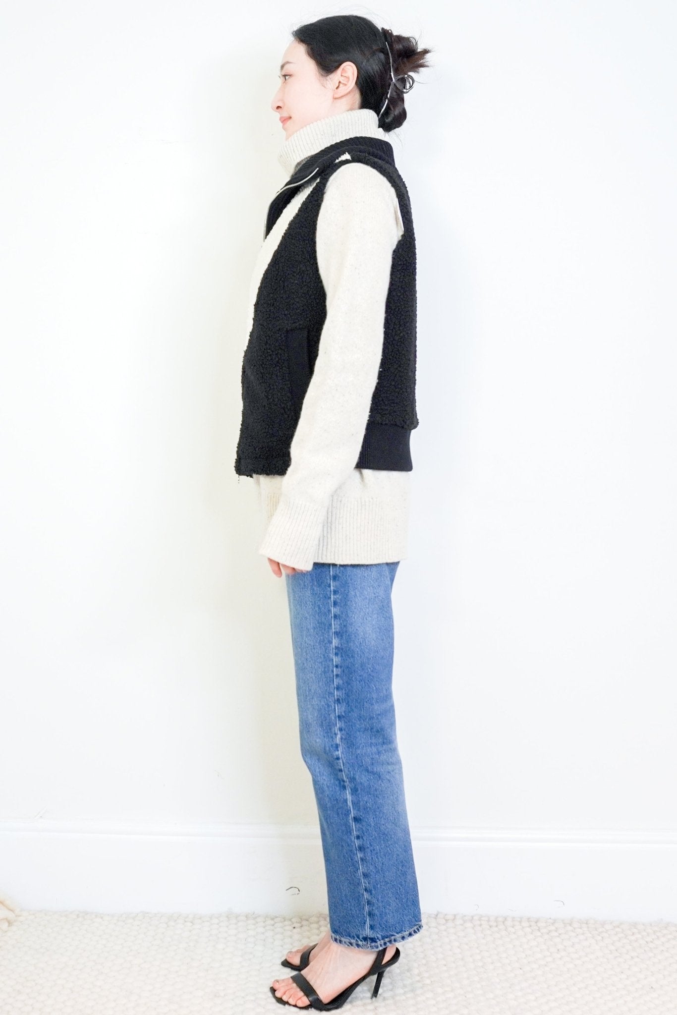 NEW-Varley-Black-Caspian-Sherpa-Gilet-side-picture-Chelsea-London