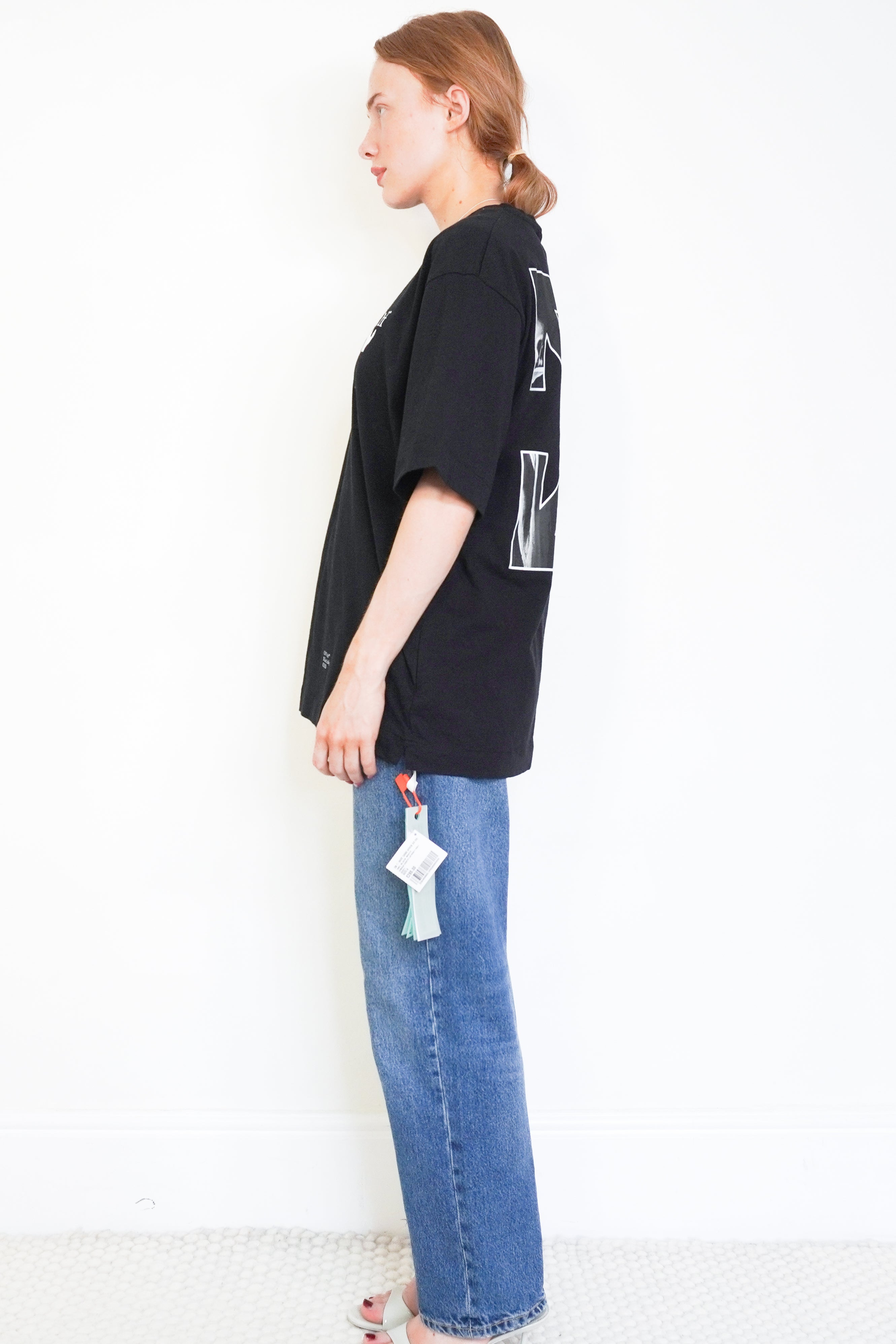 NEW Off-White Black Caravaggio White Arrow T-Shirt side photo chelsea london