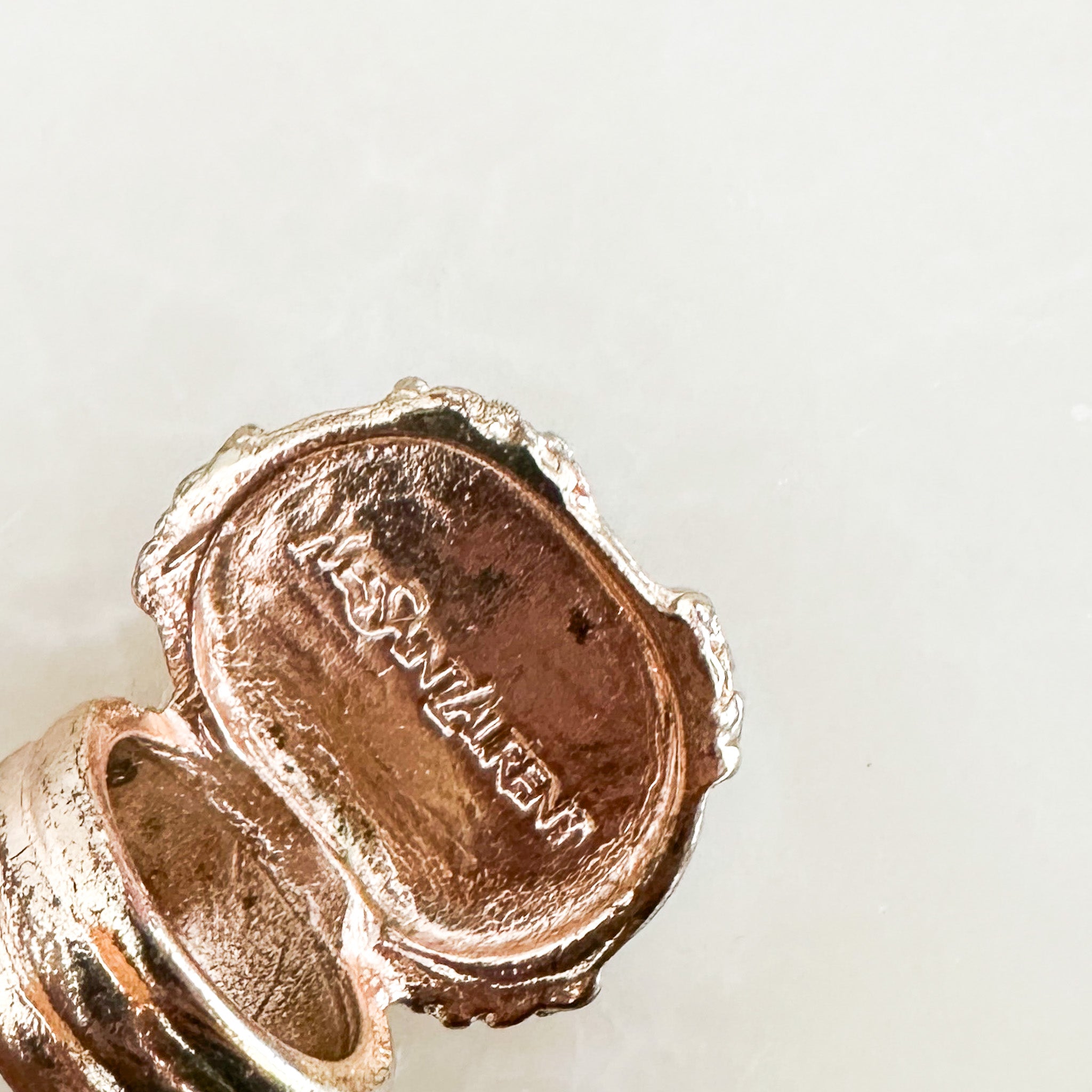 Saint-Laurent-Vintage-Arty-Ring-in-Gold-back-picture