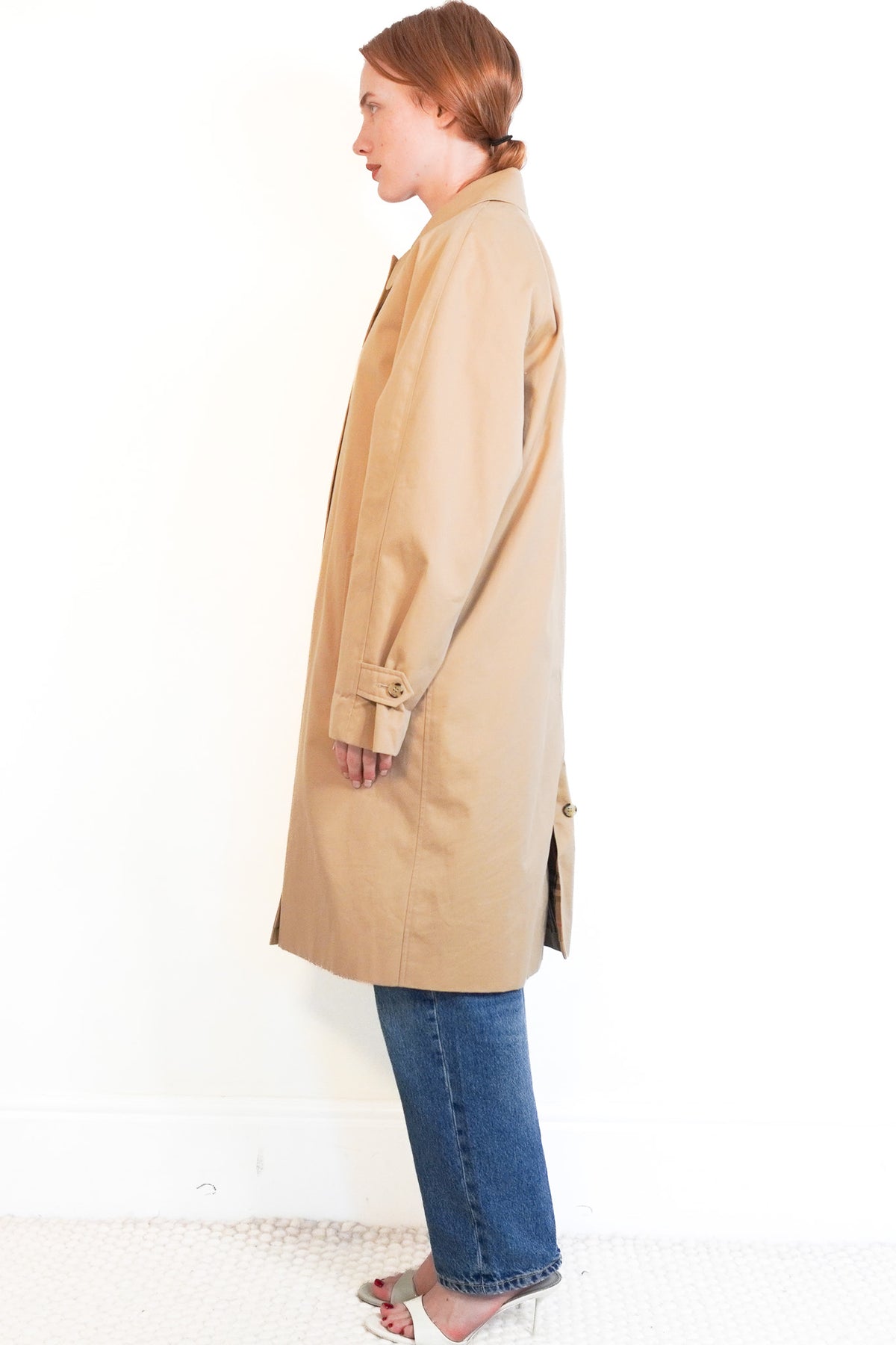Side: Burberry The Camden Beige Cotton Trench Coat