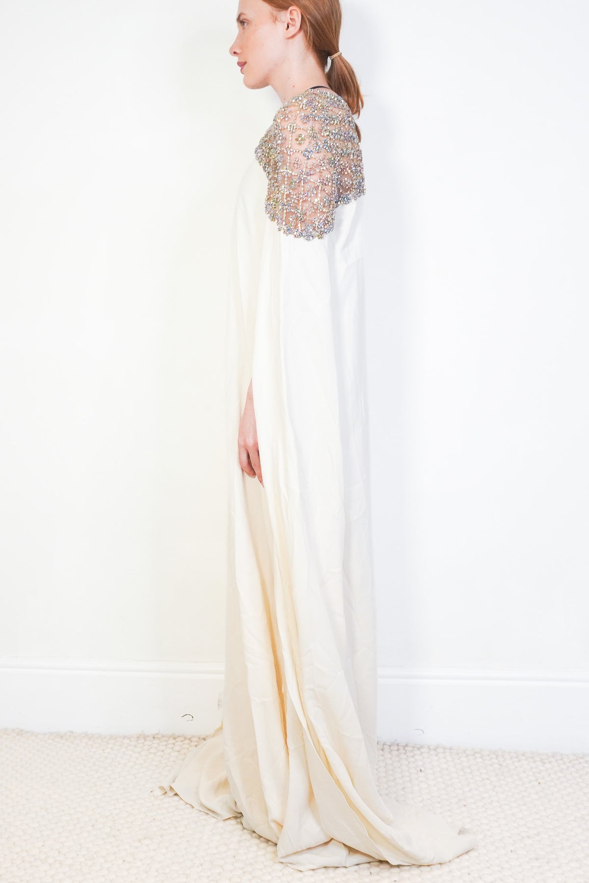 Side: NEW Oscar de la Renta Cream Embellished Silk Cape Evening Gown
