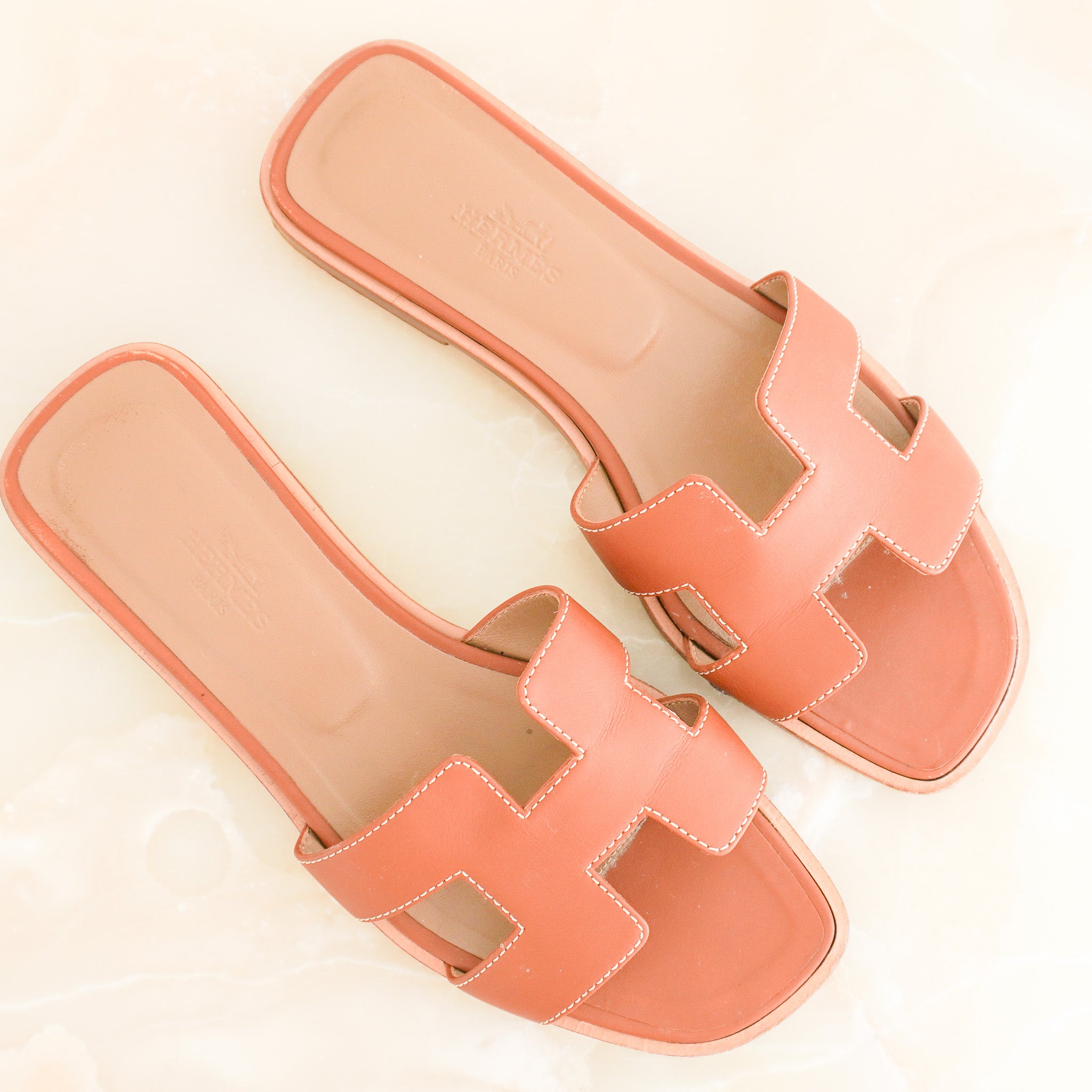 Side image of the Hermes Oran Leather Sandals