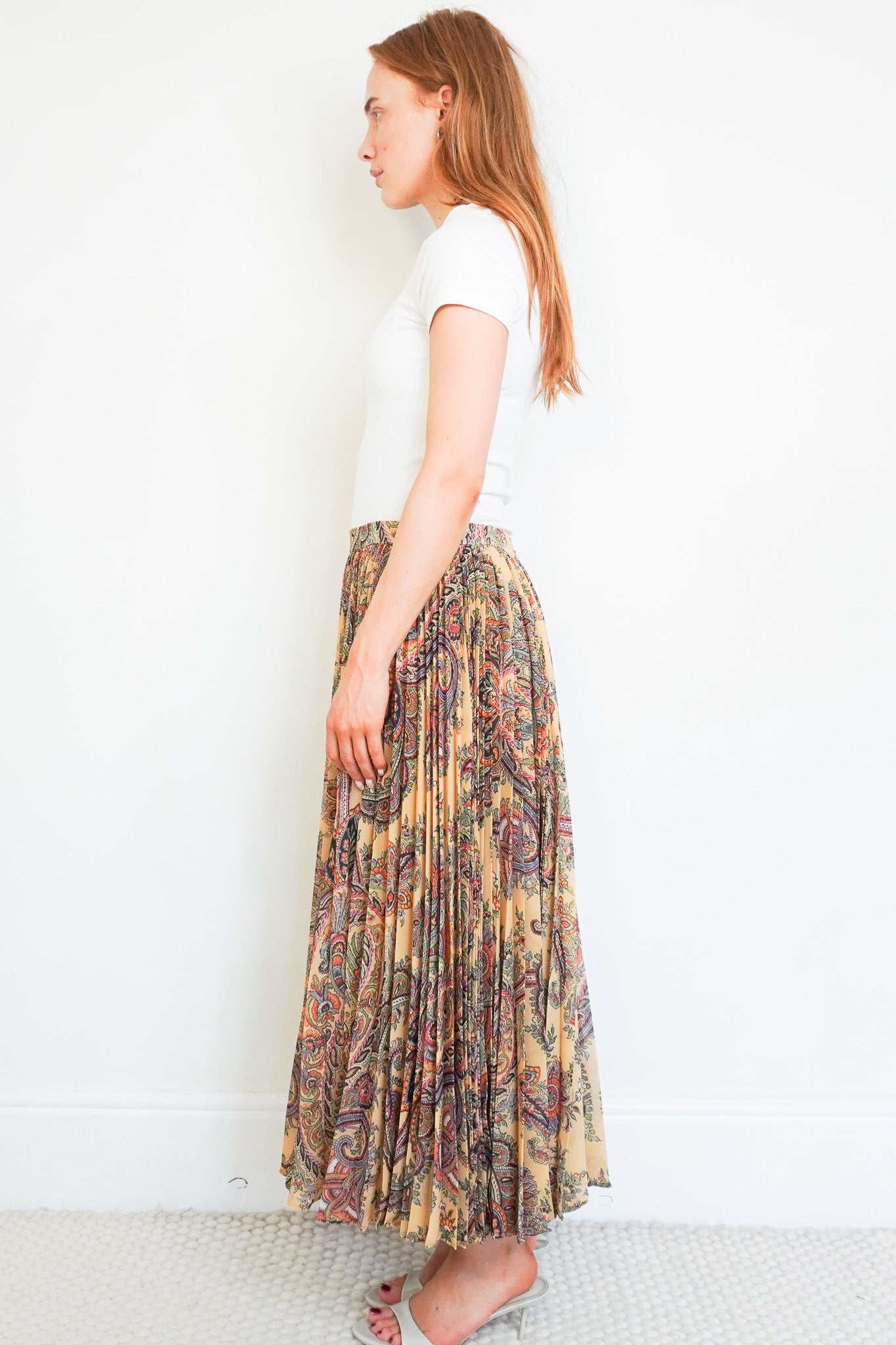 Side photo of the Etro Maxi Beige Patterned Skirt
