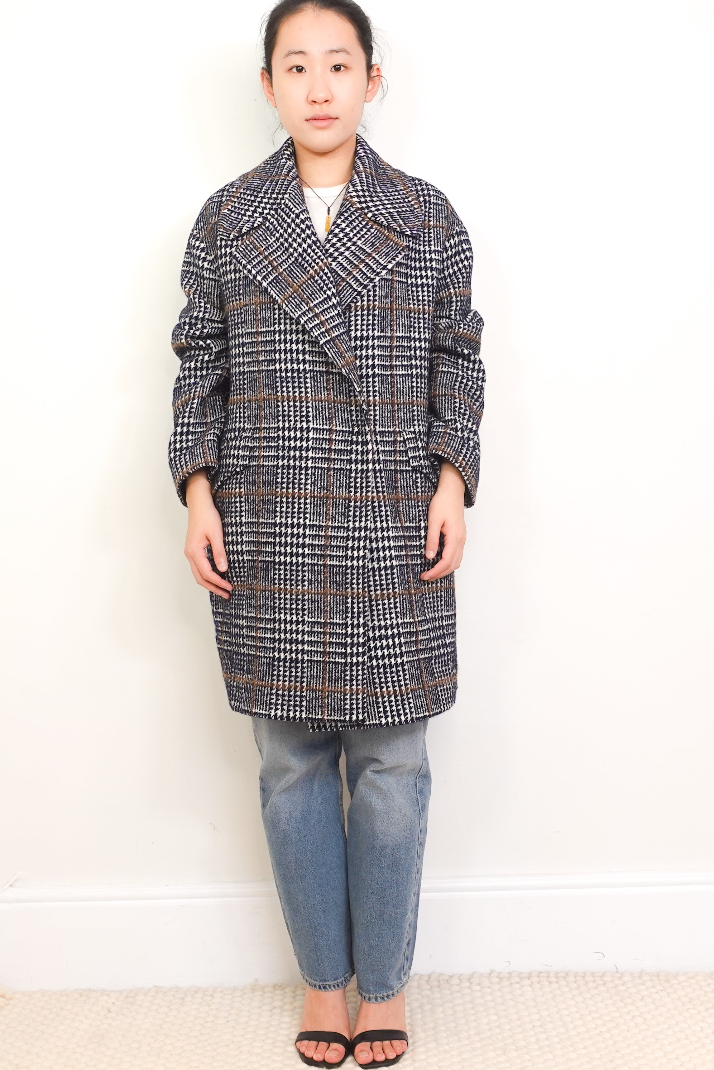 Tagliatore-Navy-Houndstooth-Agatha-Coat-front-picture-Chelsea-London