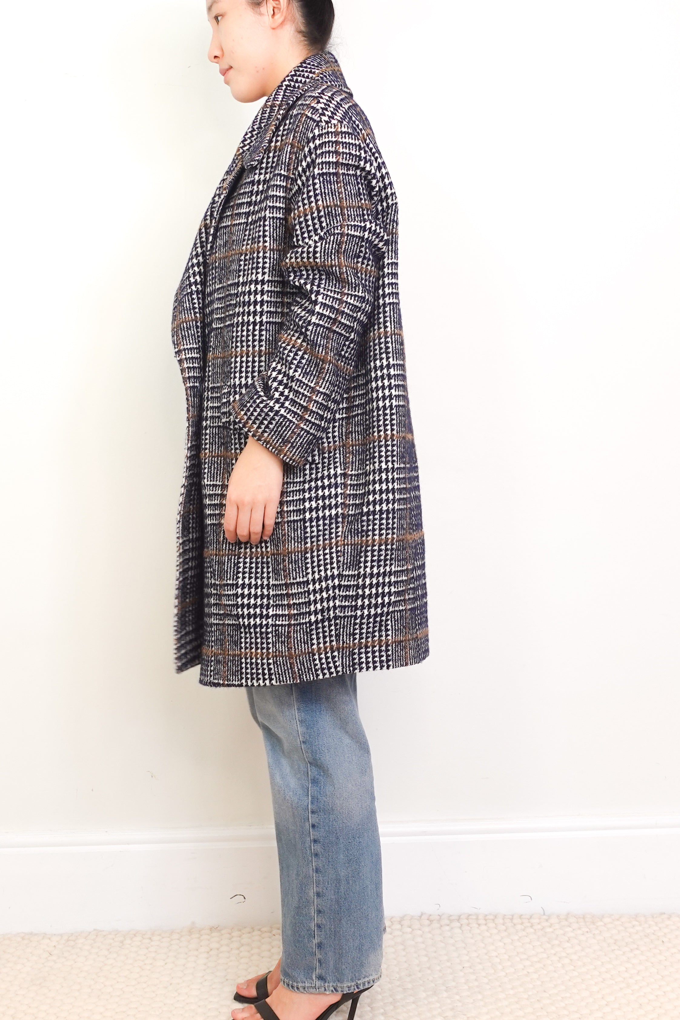 Tagliatore-Navy-Houndstooth-Agatha-Coat-side-picture-Chelsea-London