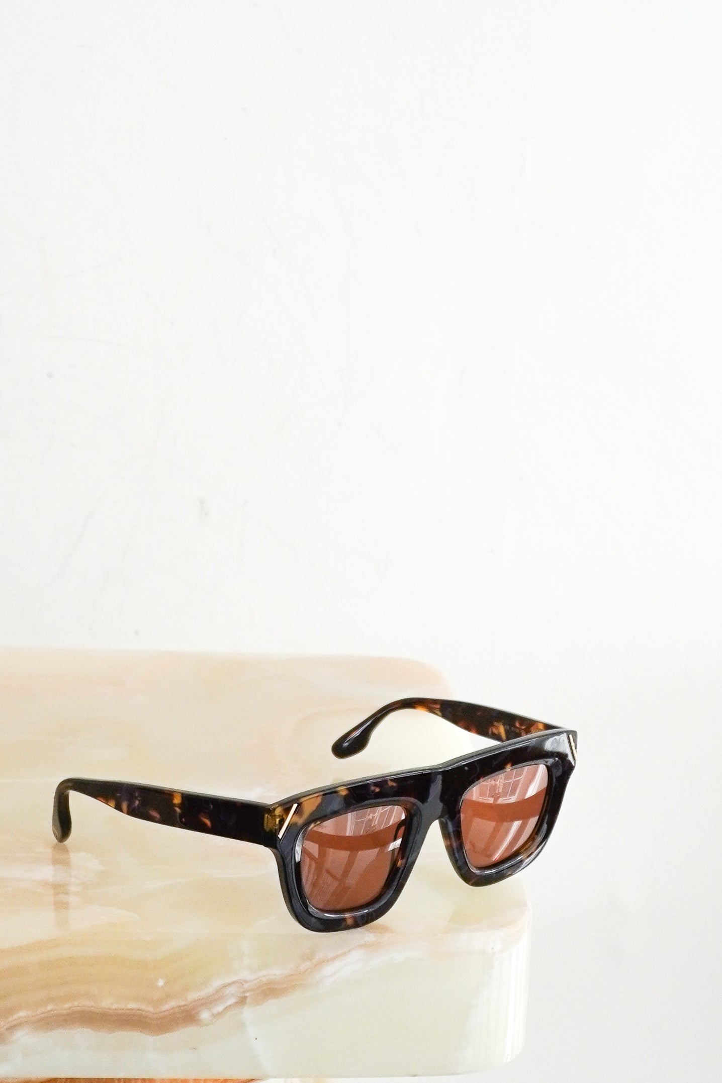 Victoria-Beckham-Tortoiseshell-Sunglasses-front-picture-Chelsea-London