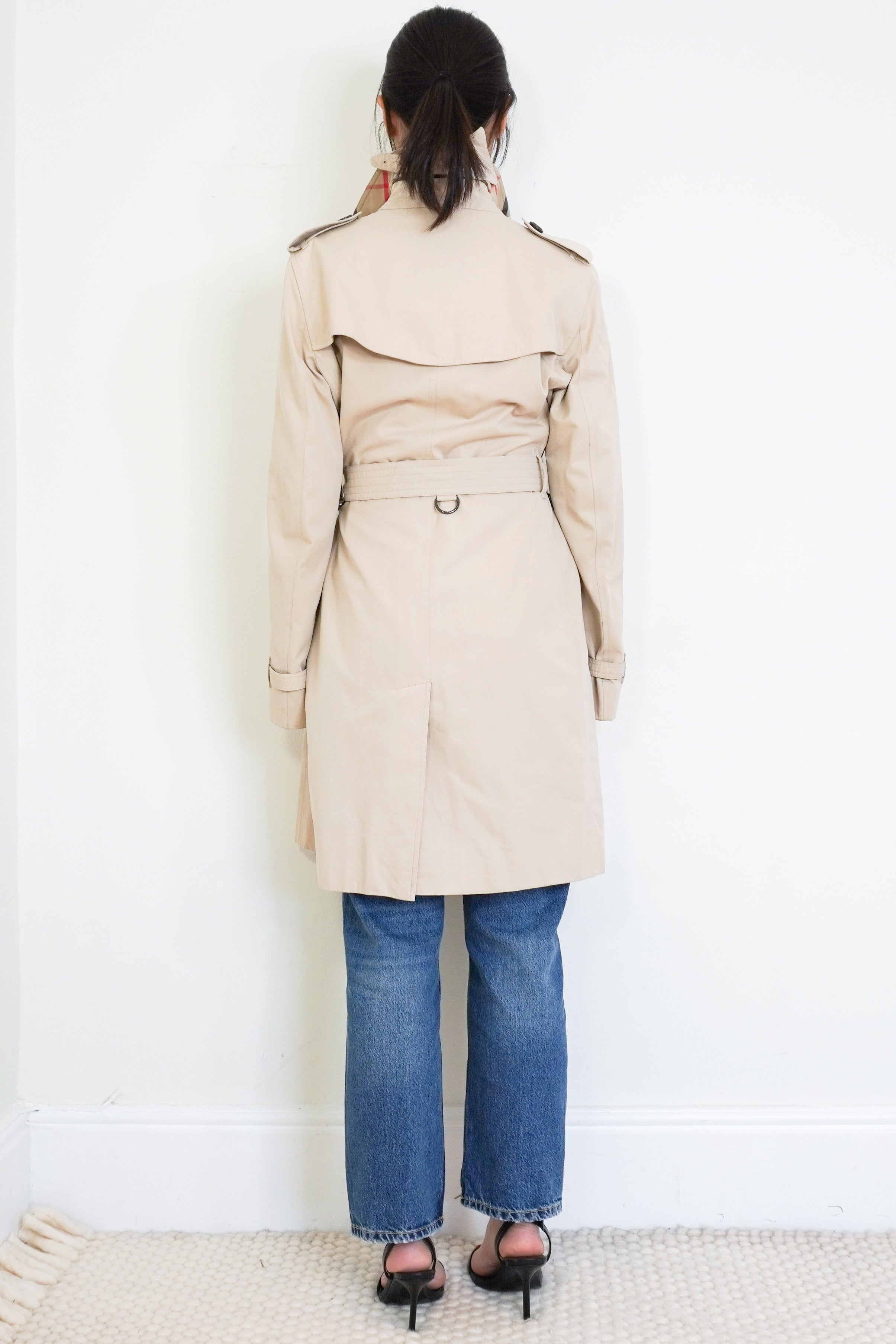 burberry-kensington-beige-trench-coat-authentic-preloved-back-picture-Chelsea-london