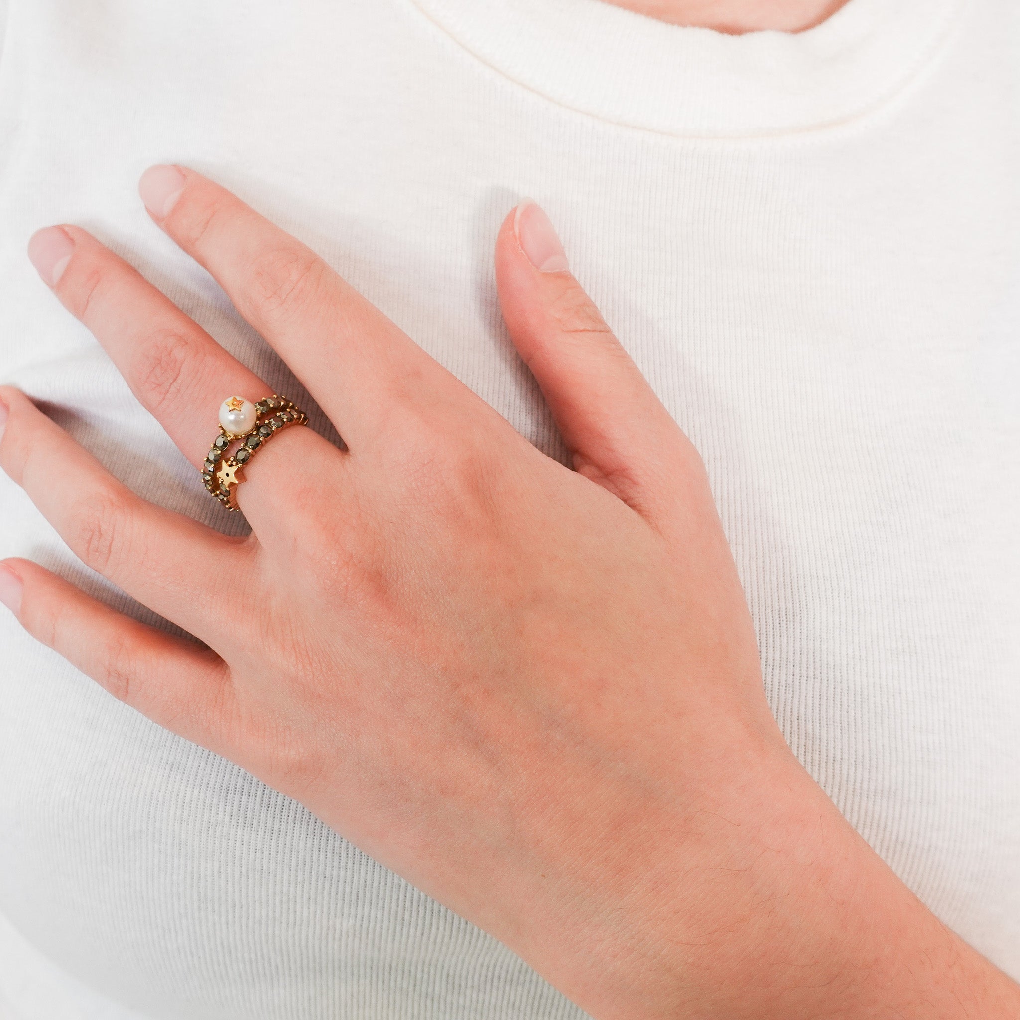 dior-star-and-pearl-gold-ring-stack-side-picture