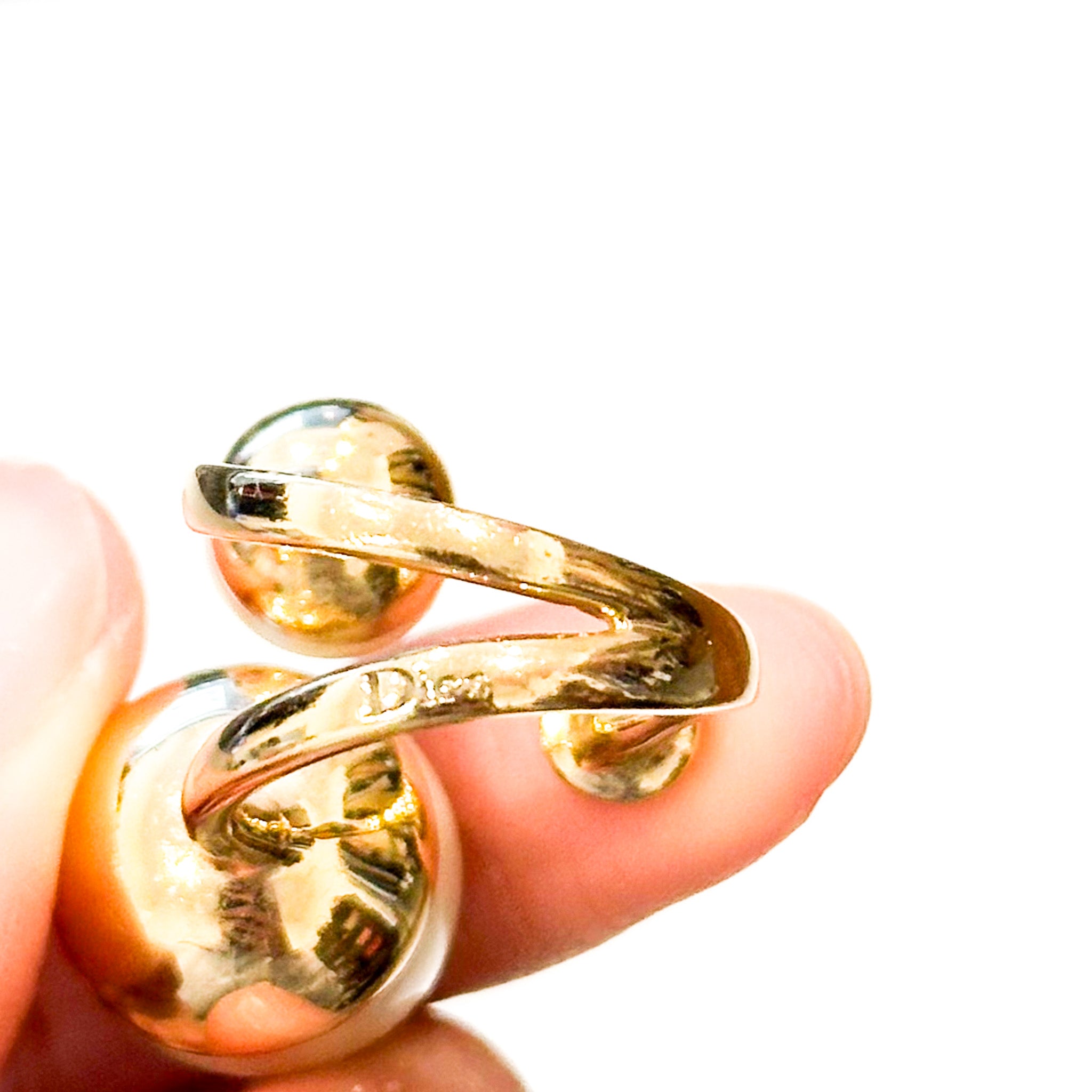 dior-ultradior-faux-pearl-ring-embossing-picture-chelsea-london