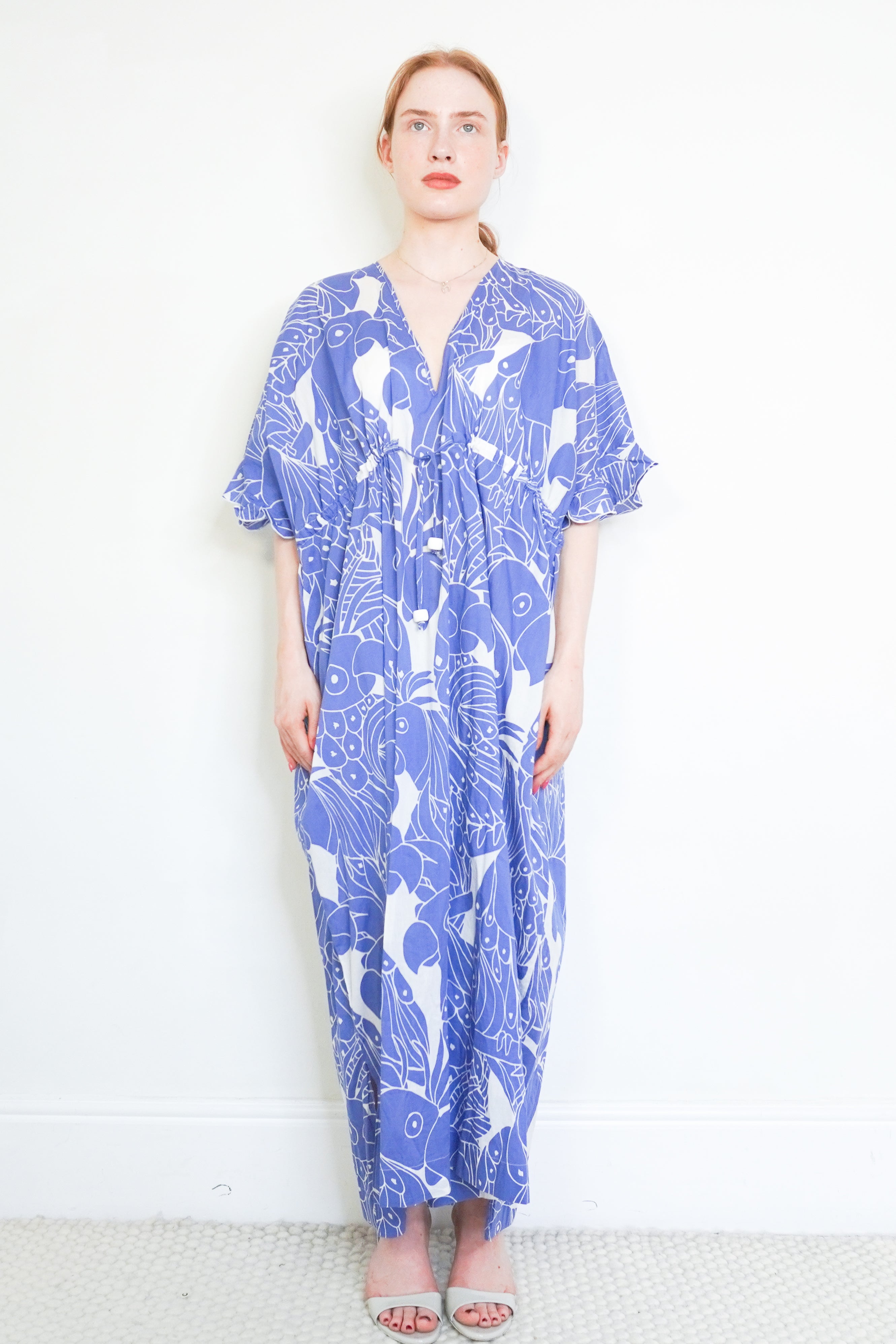 Front picture of the Eres kaftan showing the neckline
