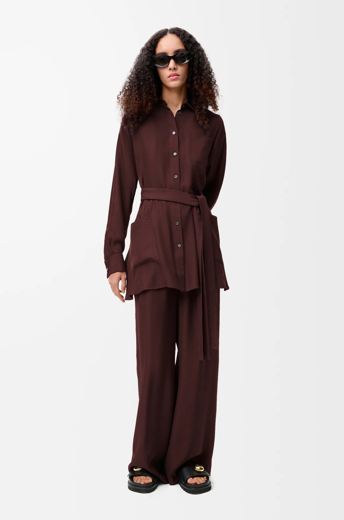 https://www.loewe.com/eur/en/women/womenswear/blouses-and-tops/belted-blouse-in-silk/S359Y05XEV-7110.html