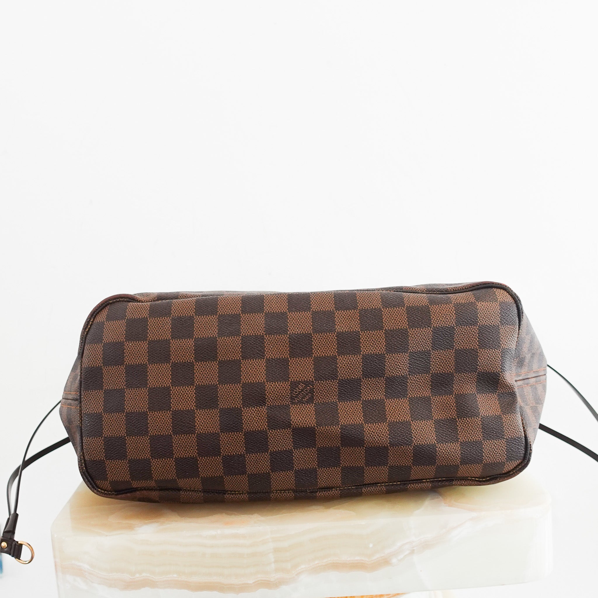 louis-vuitton-neverfull-mm-damier-ebene-canvas-tote-bag-serial-bottom-picture-chelsea-london