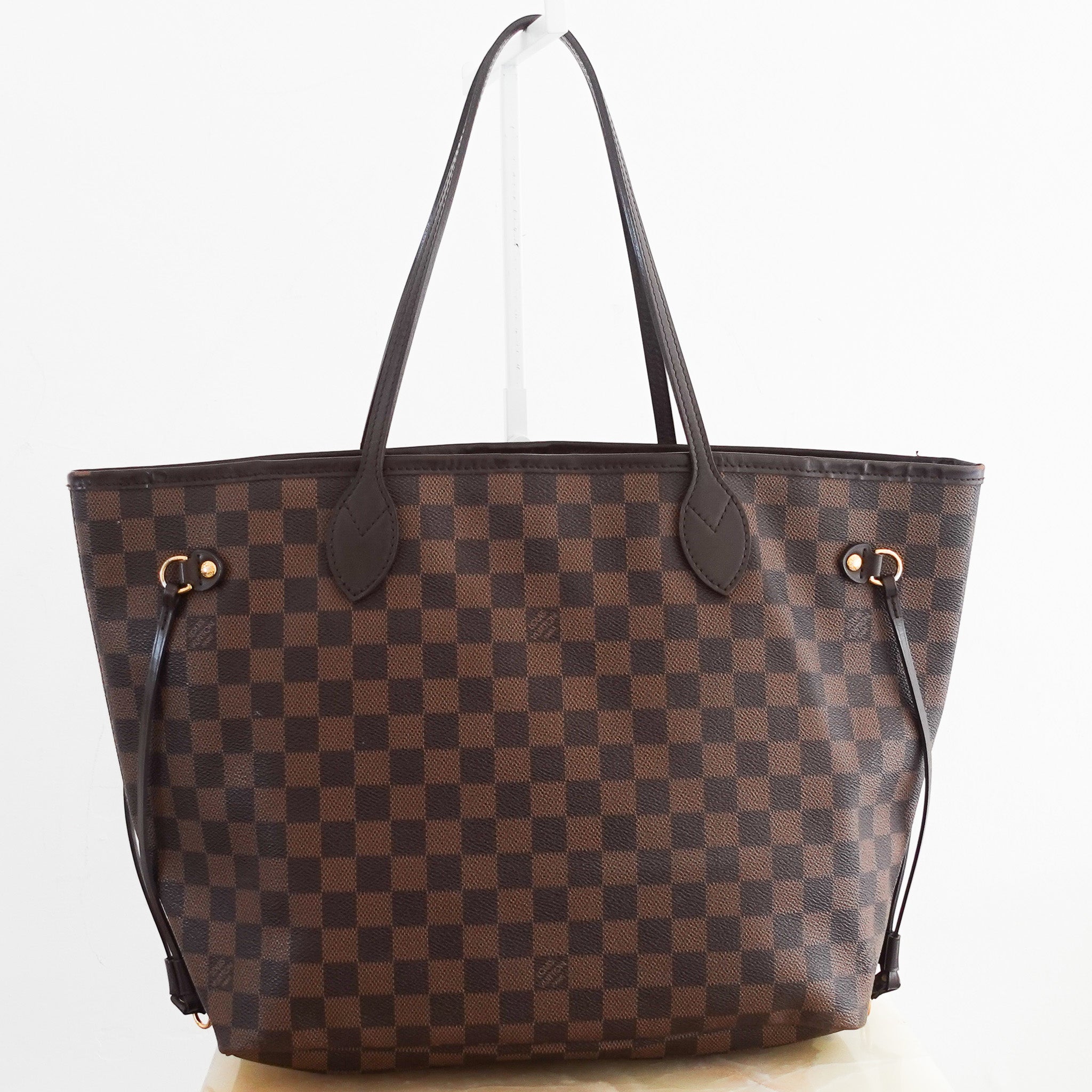 louis-vuitton-neverfull-mm-damier-ebene-canvas-tote-bag-front-picture-chelsea-london