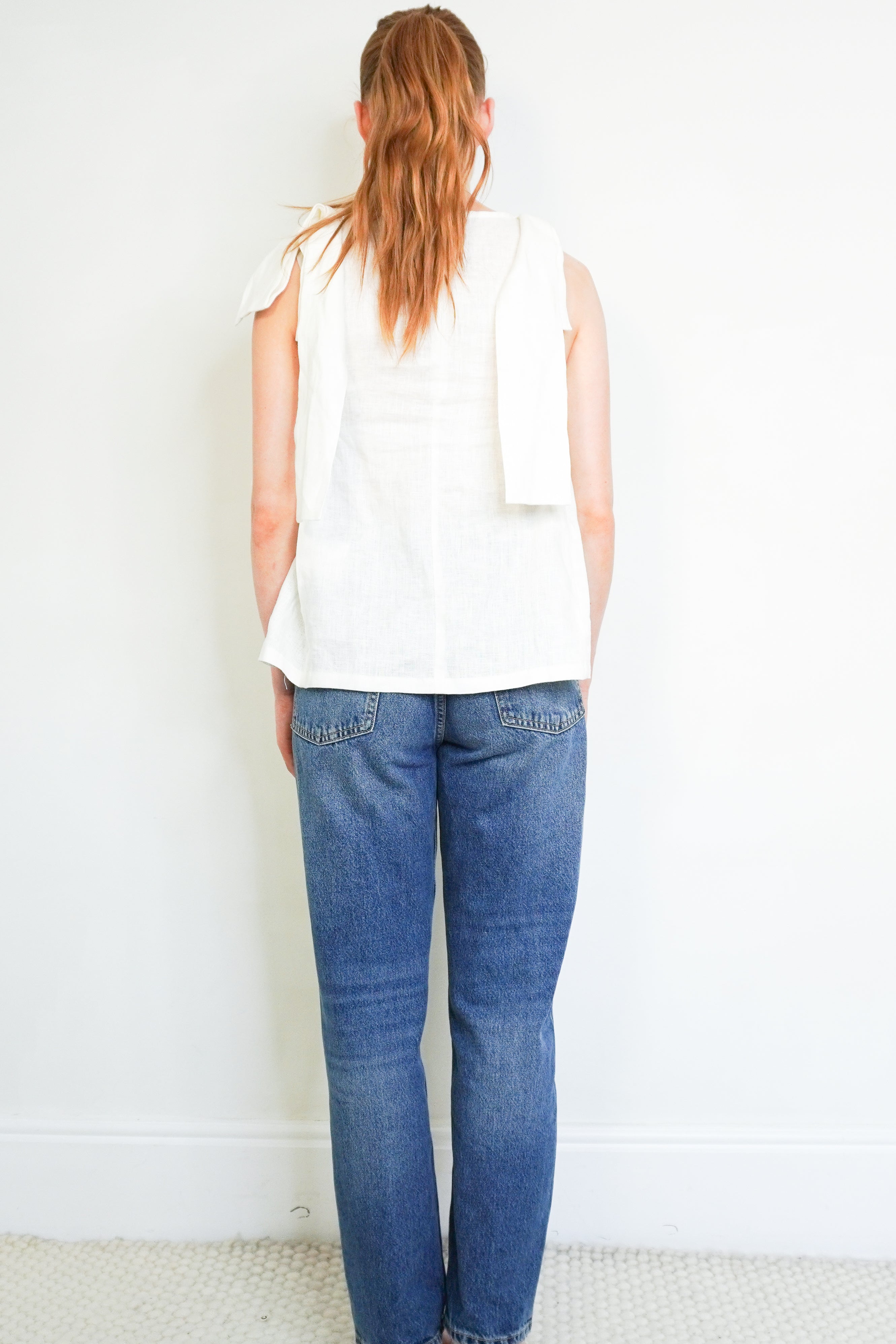 Back image of the Jakke showing the zip fastening at the back