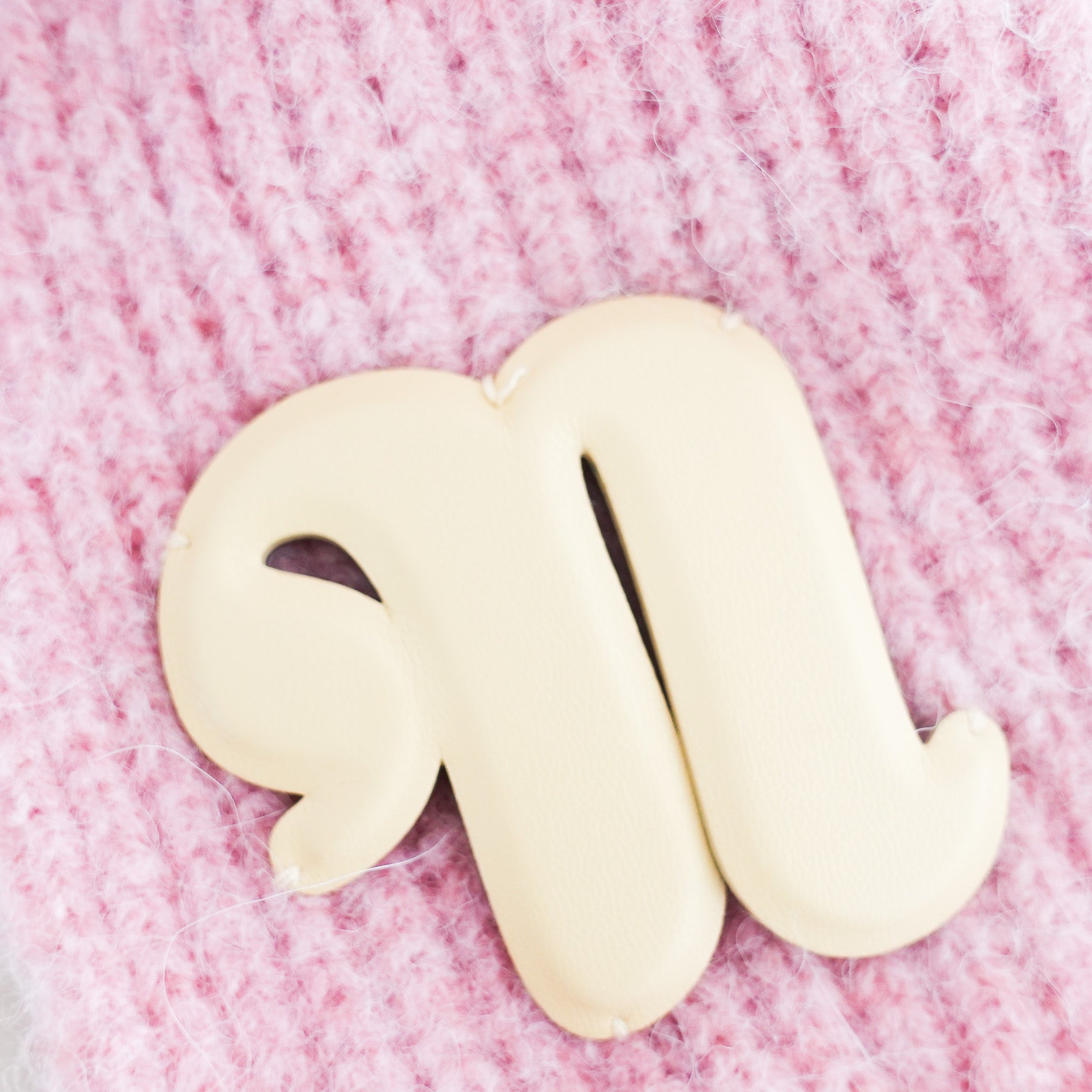 new-nanushka-scarf-and-beanie-set-in-pink-logo-picture