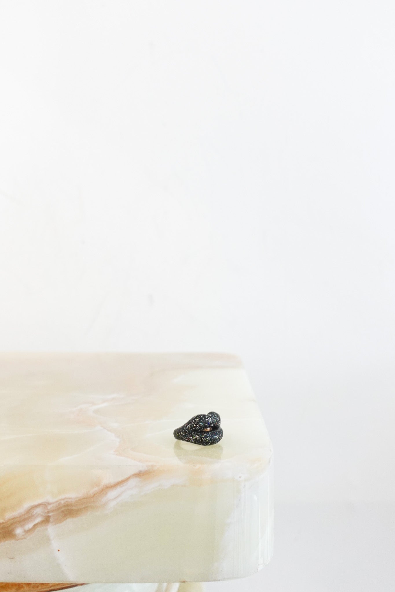 solange-hotlips-ring-glitter-black-cover-picture-chelsea-london