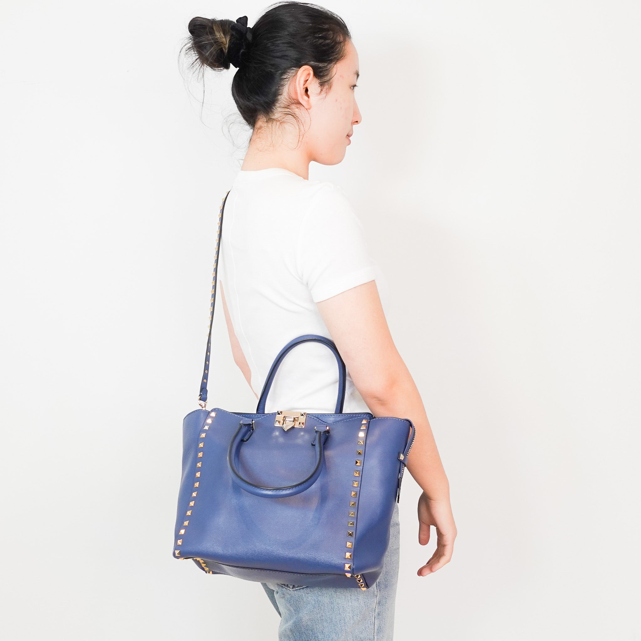 valentino-blue-rockstud-tote-bag-on-model-picture-chelsea-london