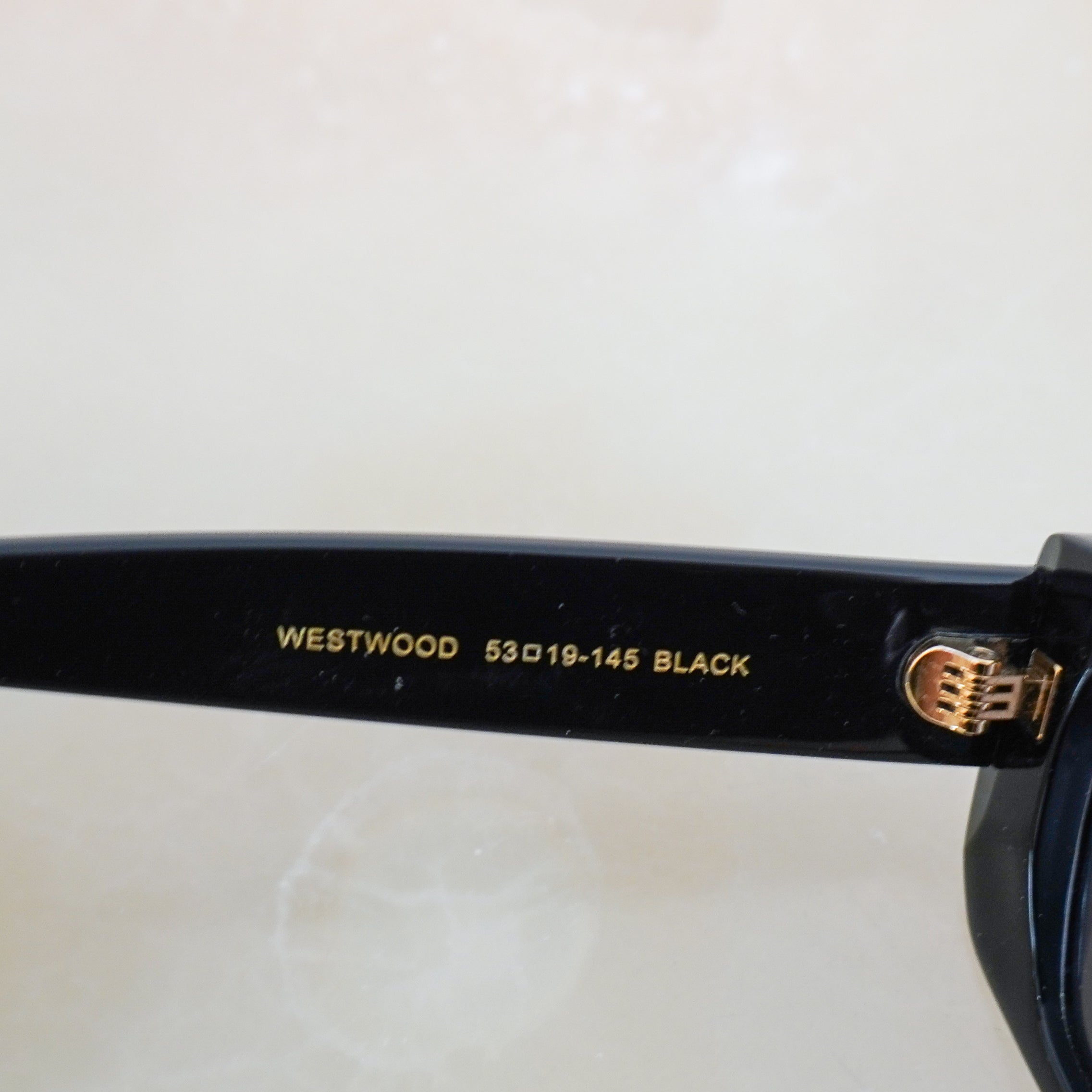 Serial Code picture of the Viktoria & Woods Sunglasses.