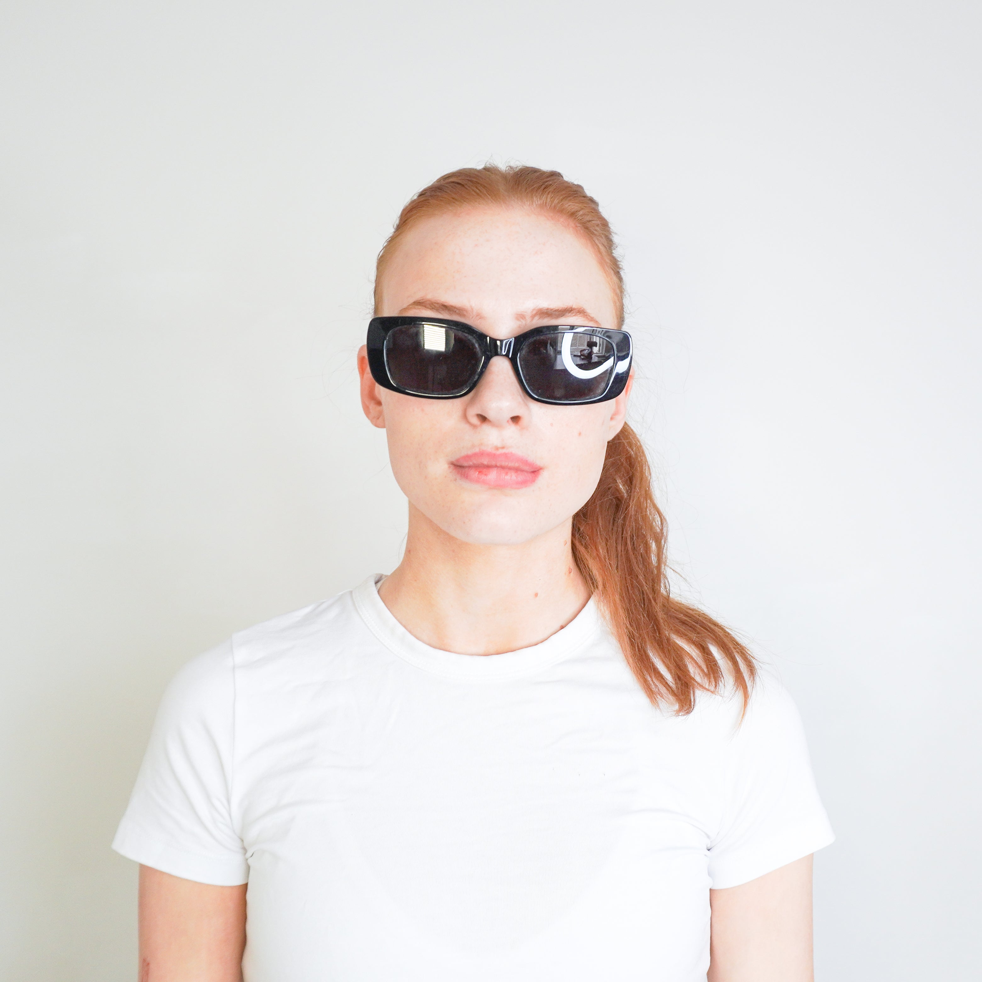 Front Model picture of the Viktoria & Woods SUnglasses
