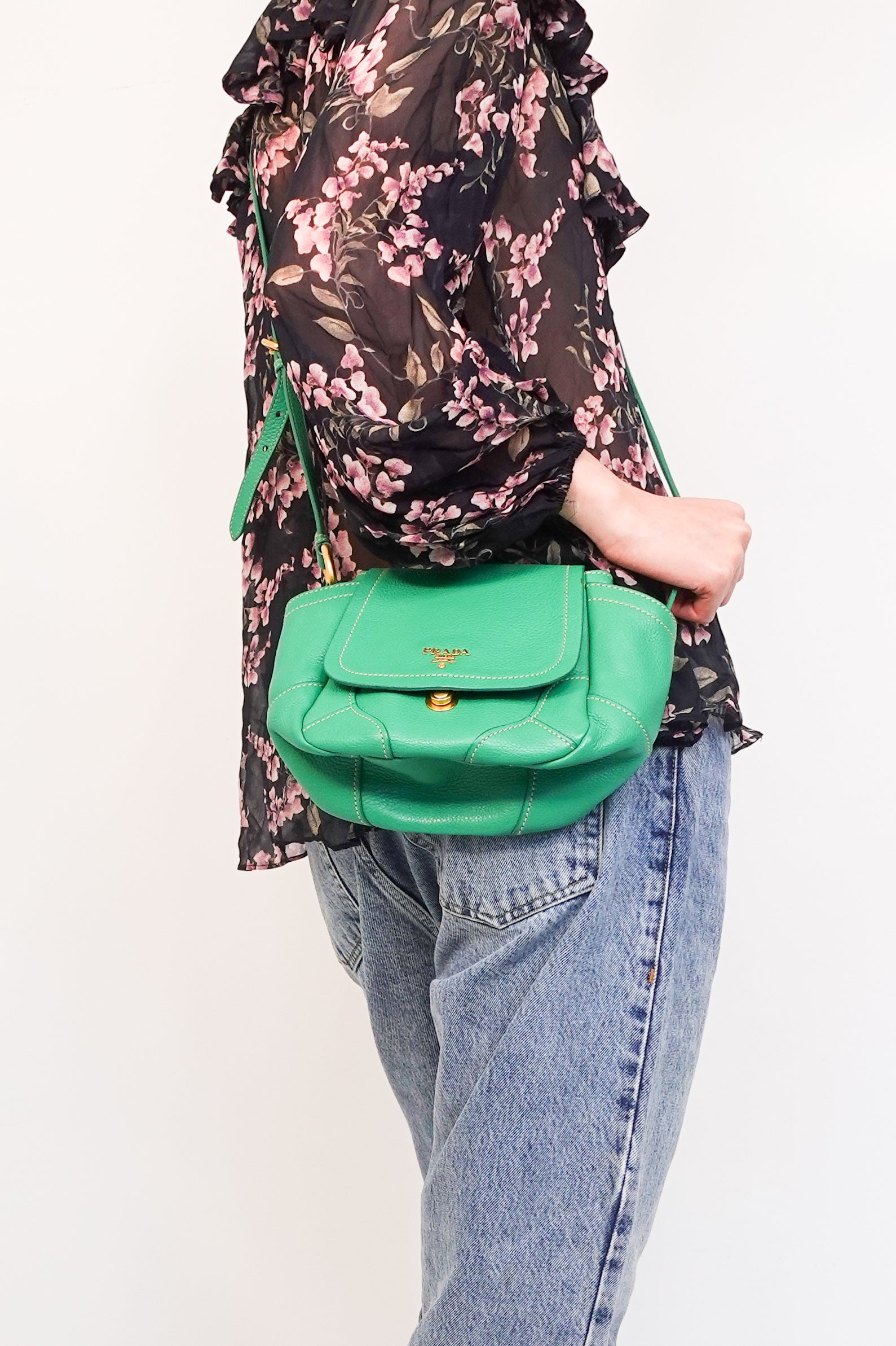 Green classic vitello danio crossbody