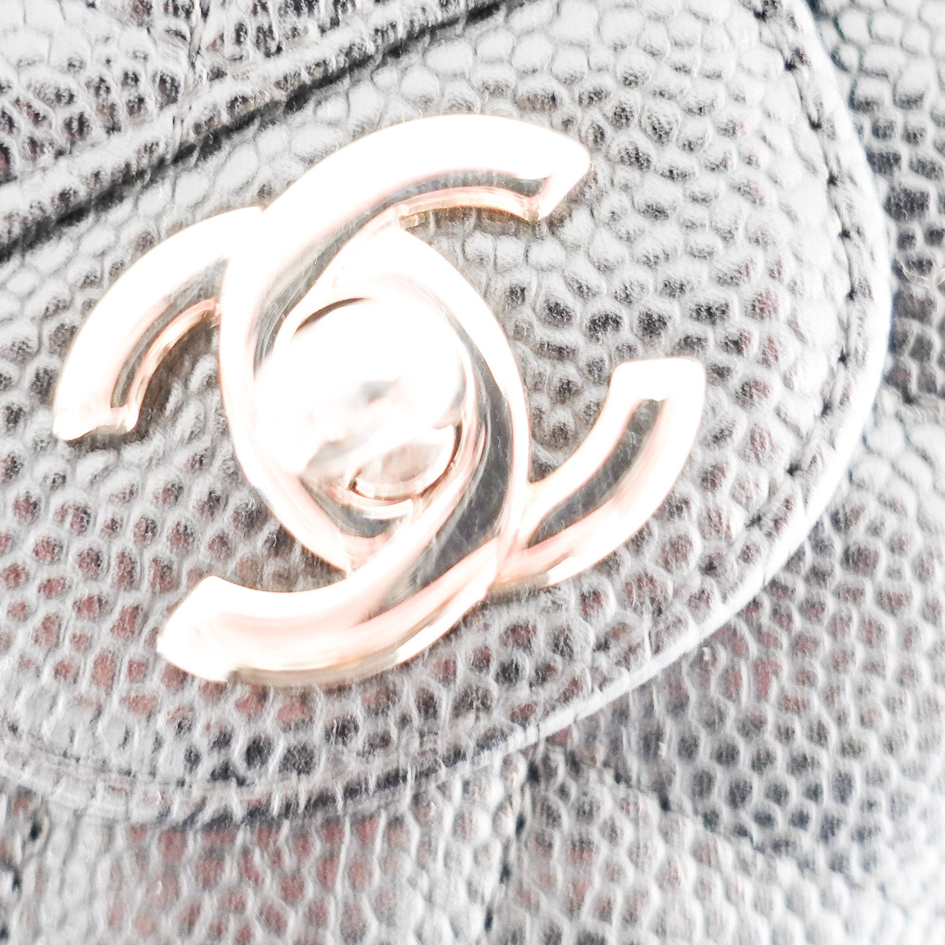 East West shoulder bag caviar