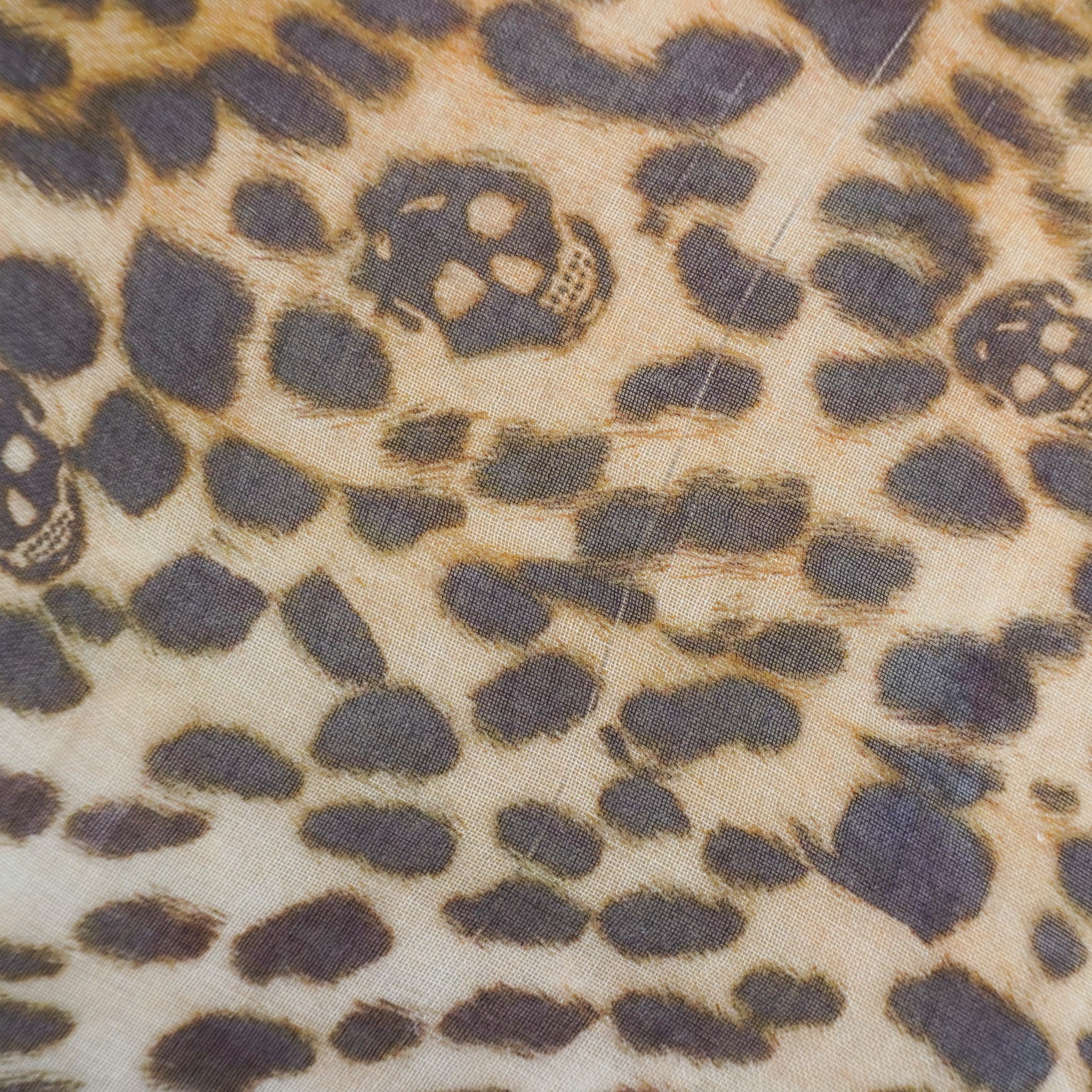 Alexander-McQueen-Leopard-Skull-Scarf-side-picture