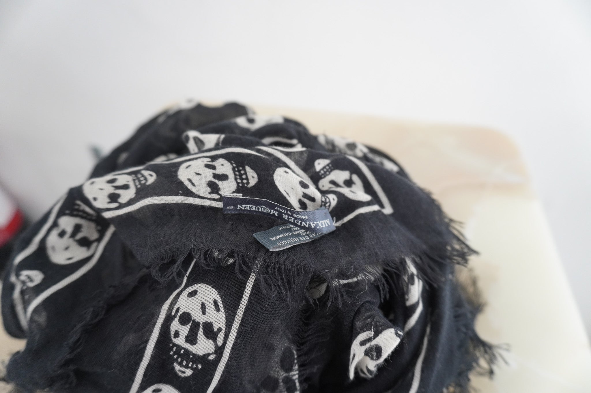 小物 Alexander McQueen skull stole black Alexander McQueen Black Skull Scar | Authentic Preloved FINAL SALE