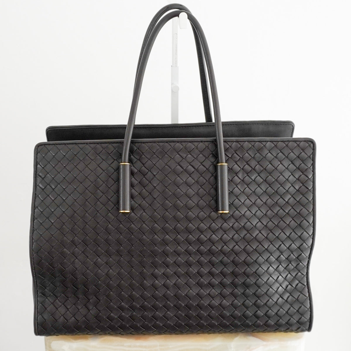 Back Image: Bottega Veneta Barbara Tote in Espresso 