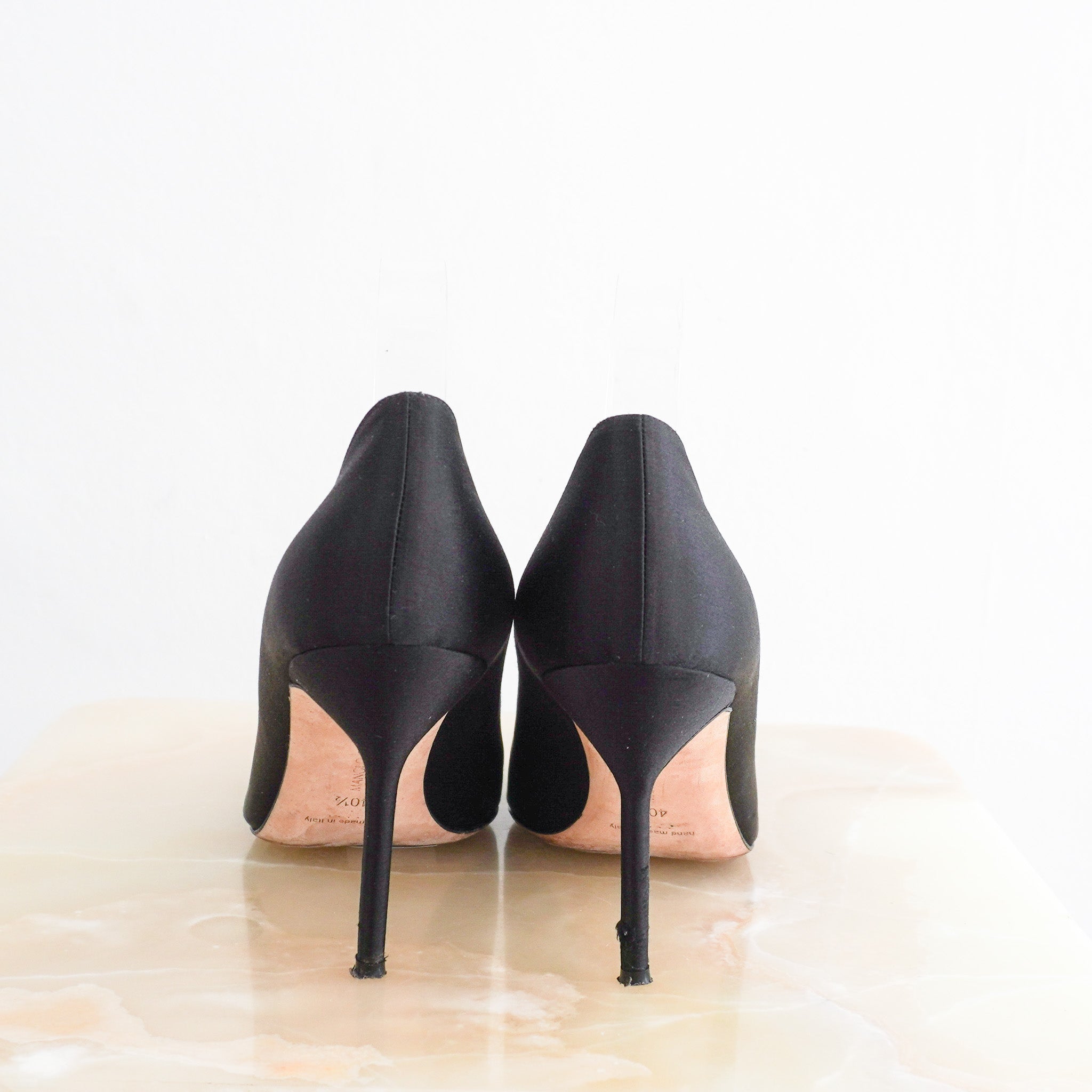 Back image of the Manolo Blahnik Satin Hangisi 