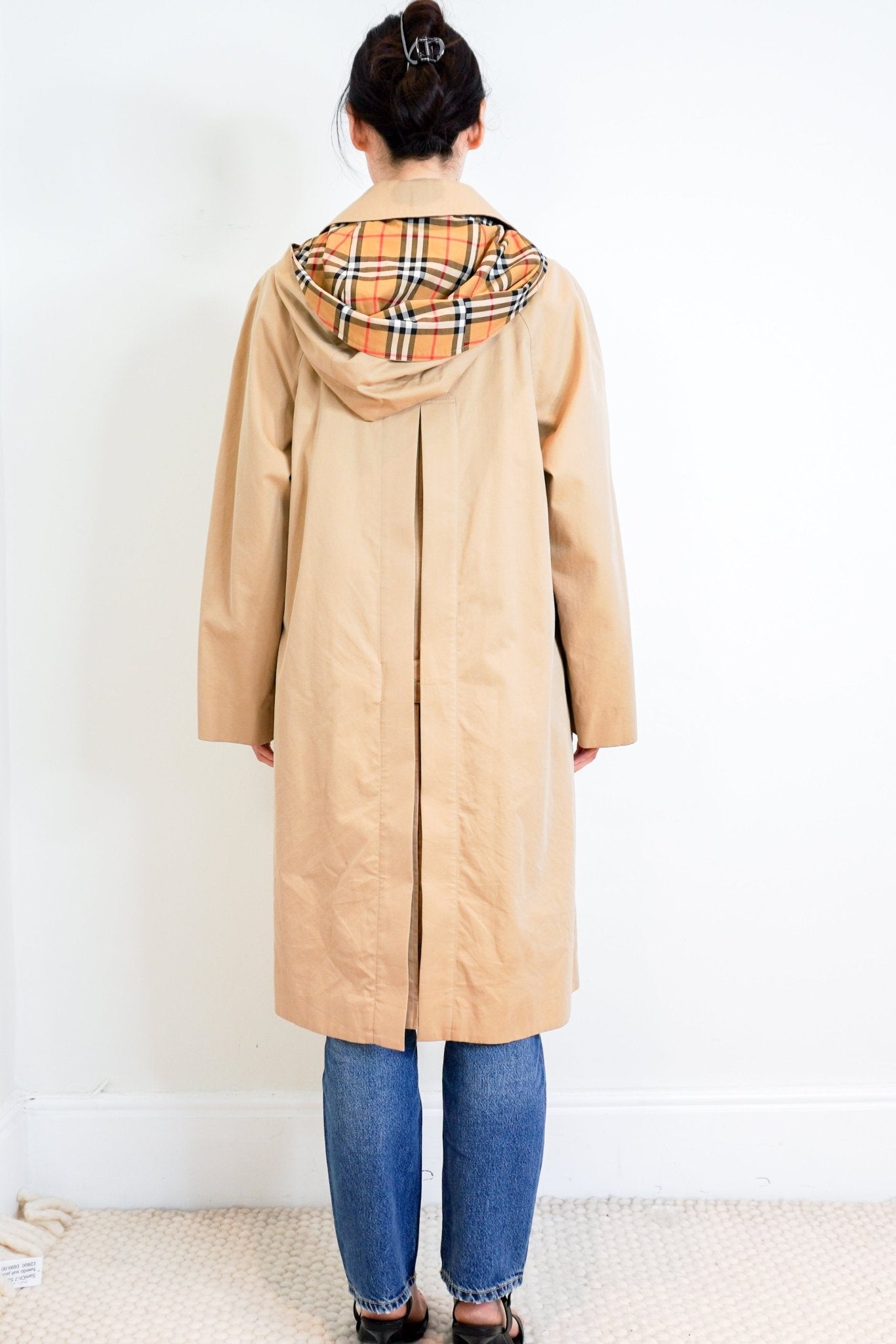 Burberry-Beige-Cotton-Trench-Coat-back-picture-Chelsea-London
