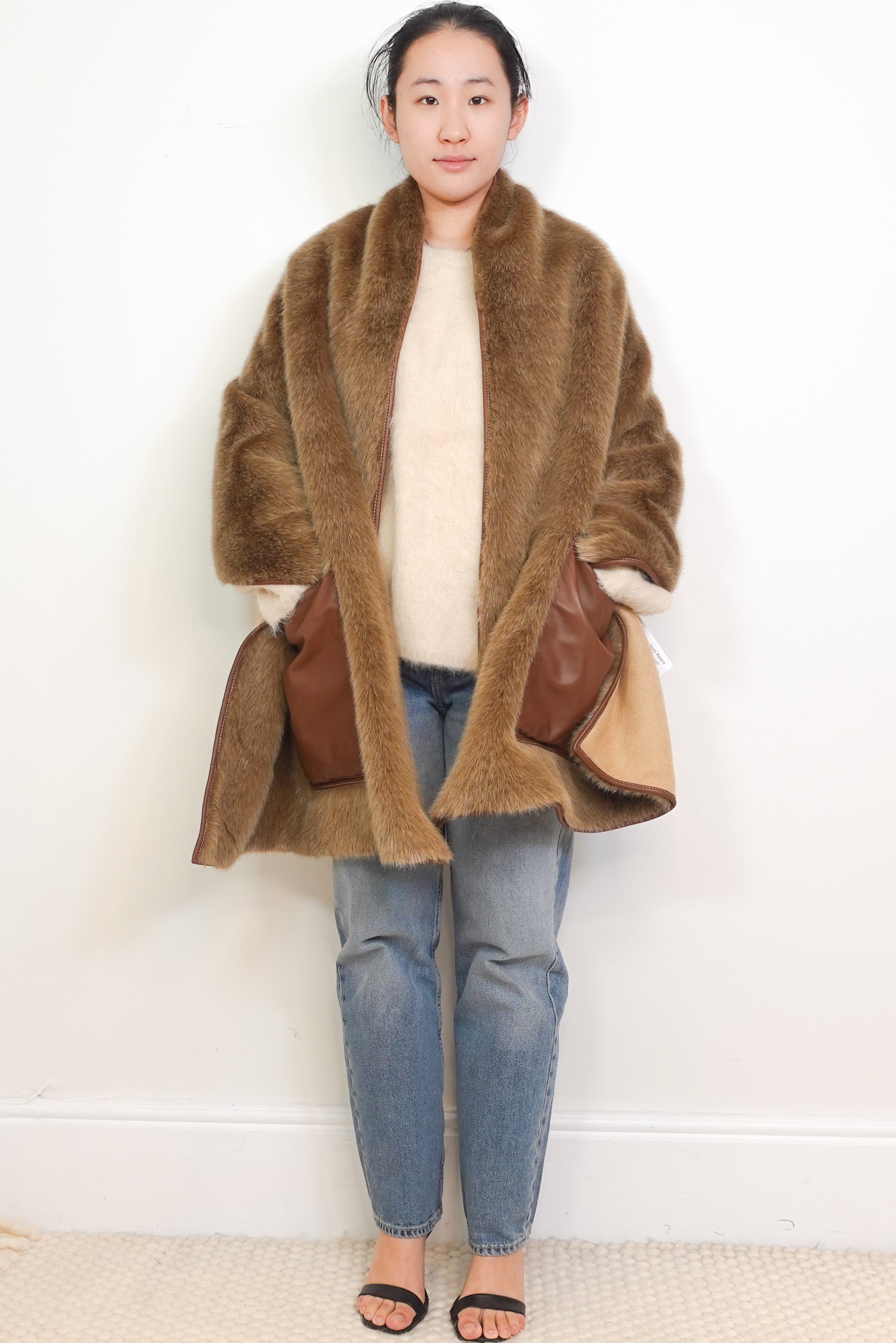Burberry-Brown-Faux-Fur-Pocket-Stole-front-picture-Chelsea-London