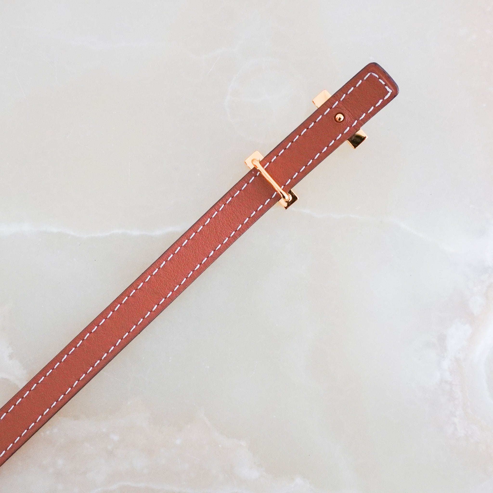 CURRENT-SEASON-Hermes-Mini-Reversible-H-Belt-13mm-in-Gold-and-Blanc-back-picture
