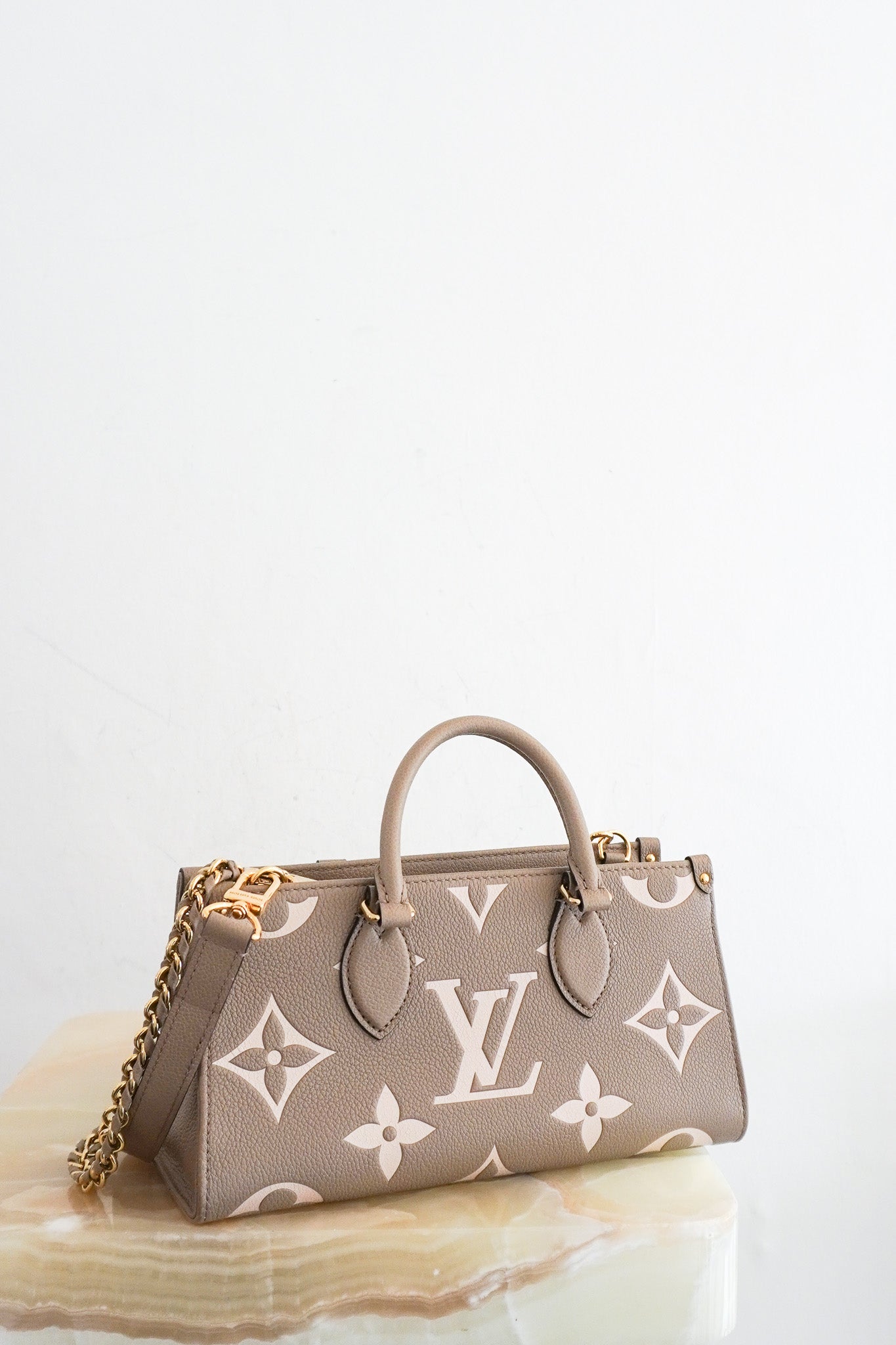 CURRENT-SEASON-Louis-Vuitton-OnTheGo-East-West-Bag-front-picture-chelsea-london