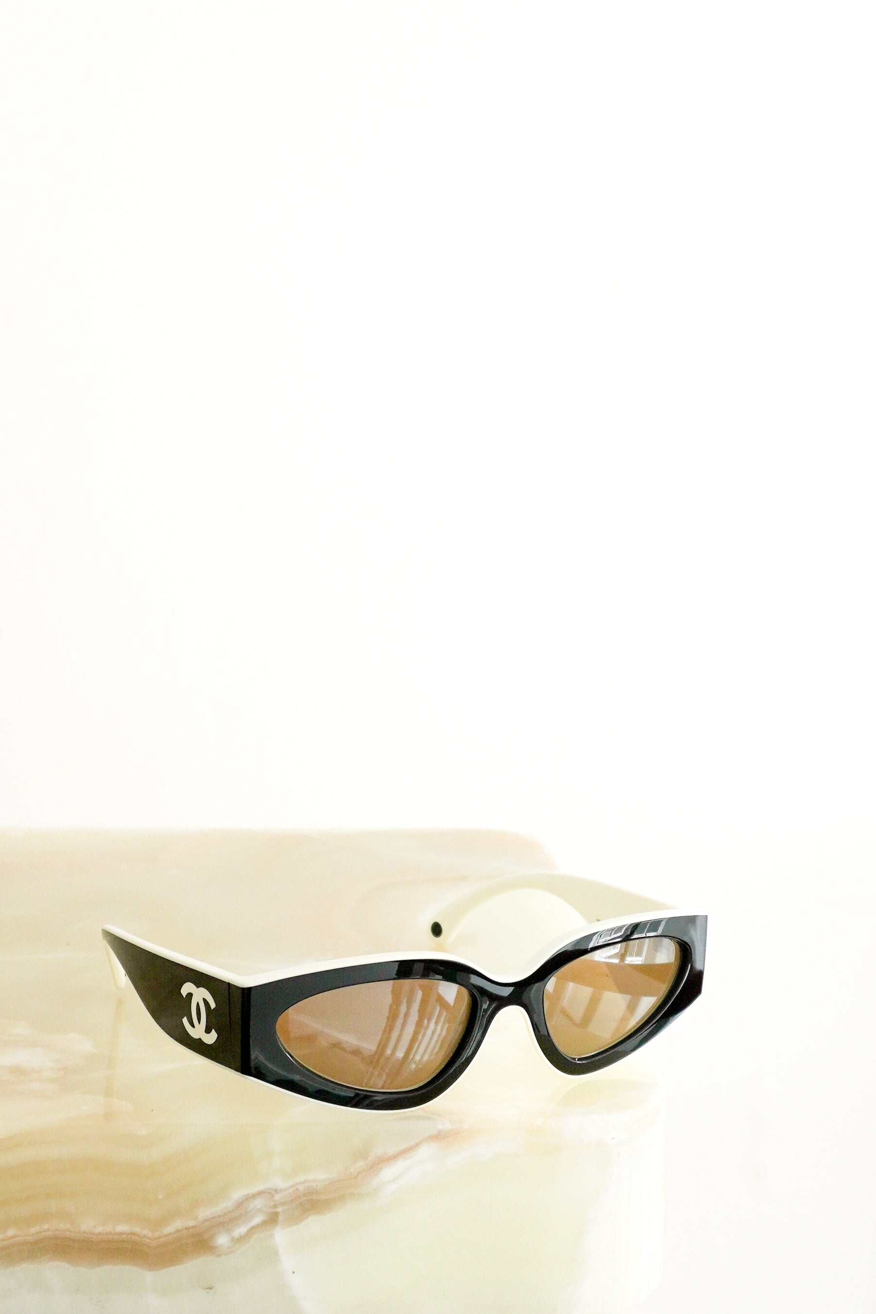 CURRENT SEASON Chanel 6056 Black &amp; White Cat-Eye Sunglasses front photo chelsea london