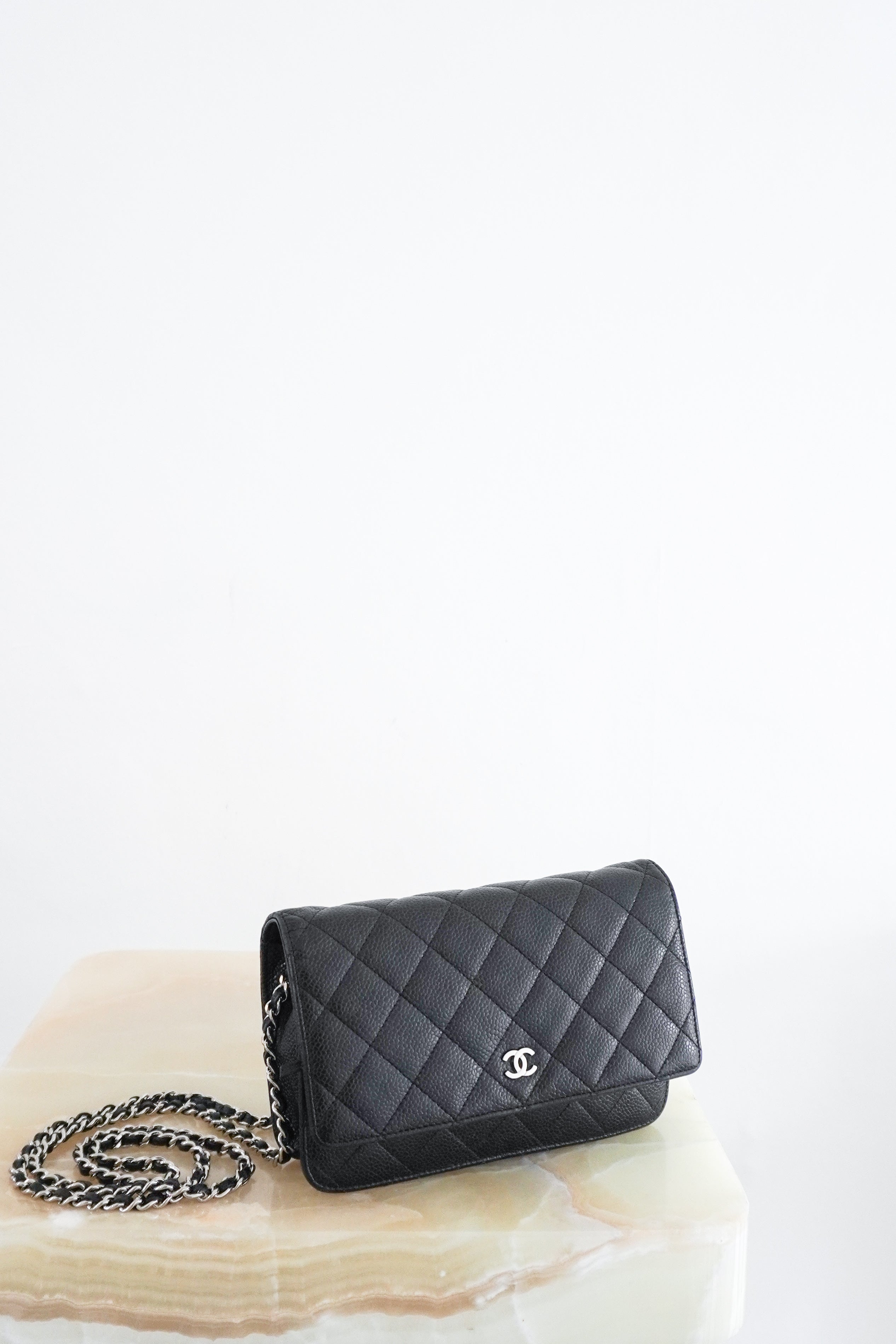 Caviar-Leather-Wallet-On-Chain-front-picture