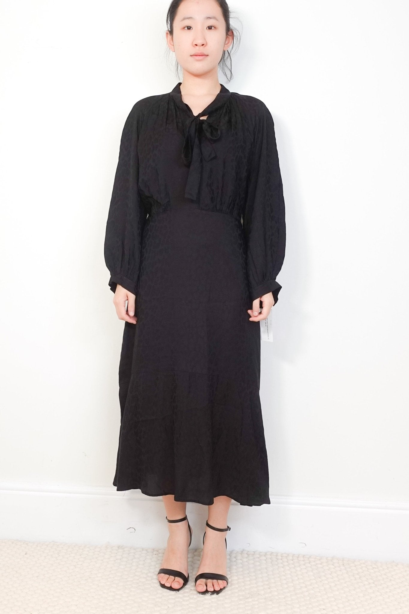 Cefinn-Black-Leopard-Print-Jacquard-Maxi-Dress-front-picture-Chelsea-London