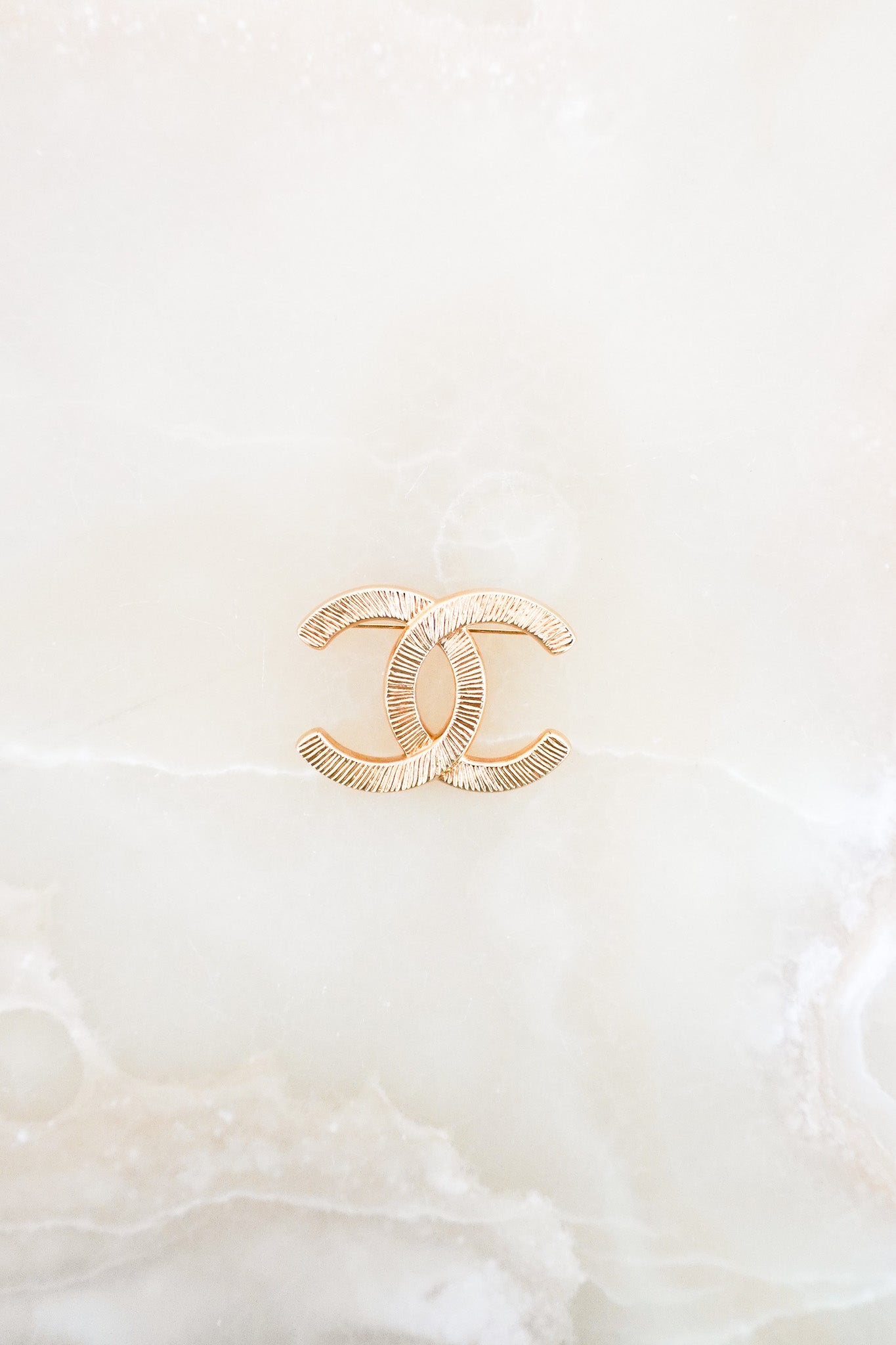 Chanel-Large-CC-Logo-Brooch-in-Gold-front-picture-chelsea-london