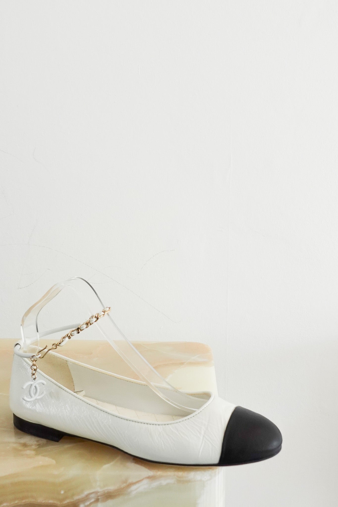 Chanel-Monochrome-Patent-Leather-Ballet-Flats-RRP-£1080-with-front-photo