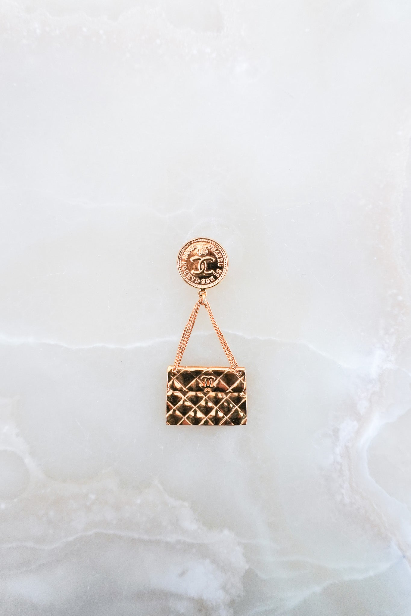 Chanel-Vintage-Gold-Plated-Brooch-front-picture-chelsea-london