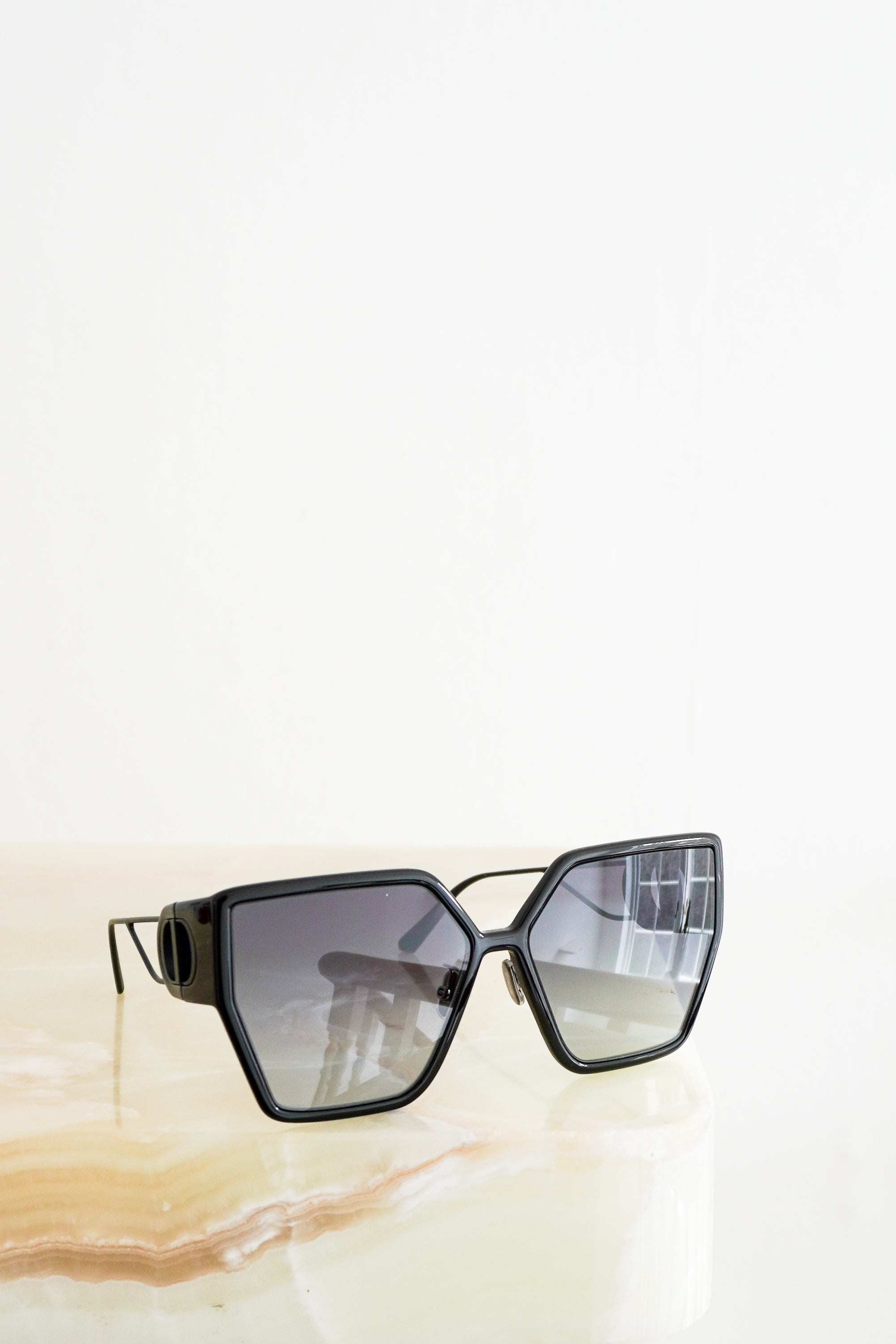 Christian Dior Black 30Montaigne Oversized Sunglasses front photo chelsea london