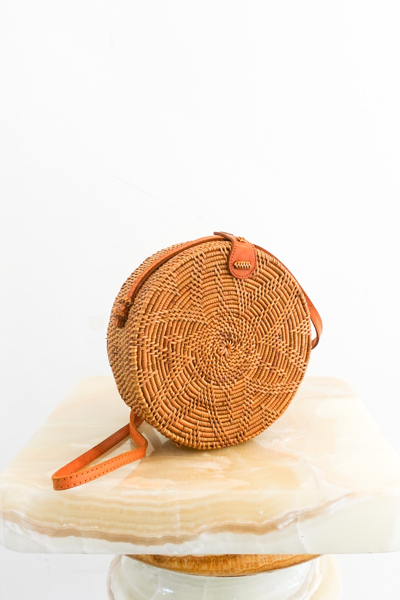 Round basket bag