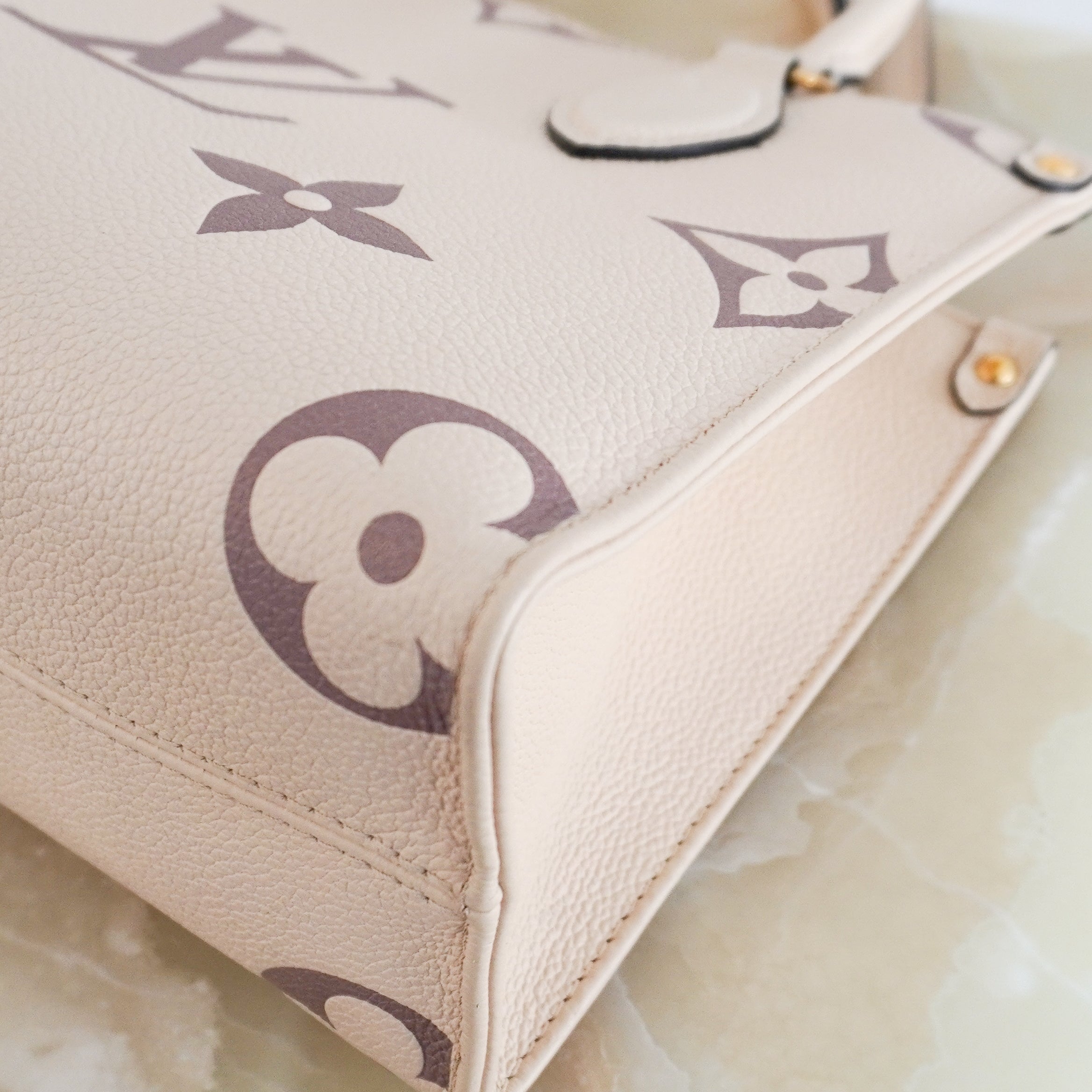 Louis Vuitton OnTheGo PM Bag in White Monogram Empreinte Leather (RRP £2750) | Authentic Preloved