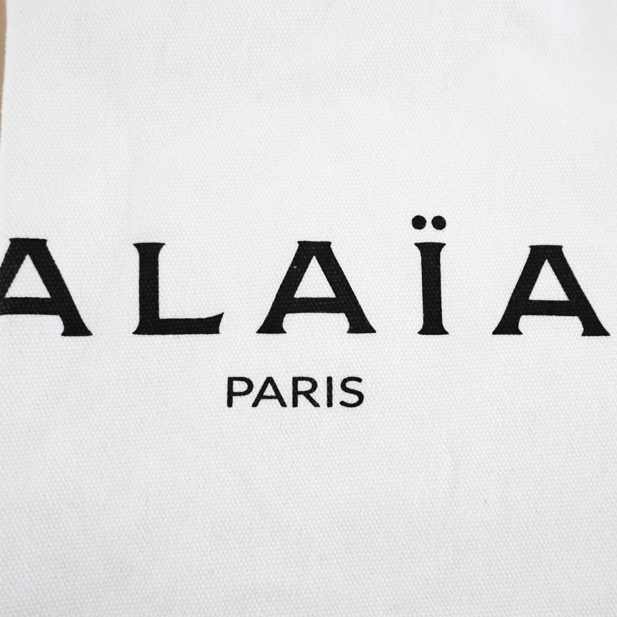 ALAÏA Le Coeur Crossbody Bag in Noir RRP £1000 | Authentic Preloved - Reloved Again