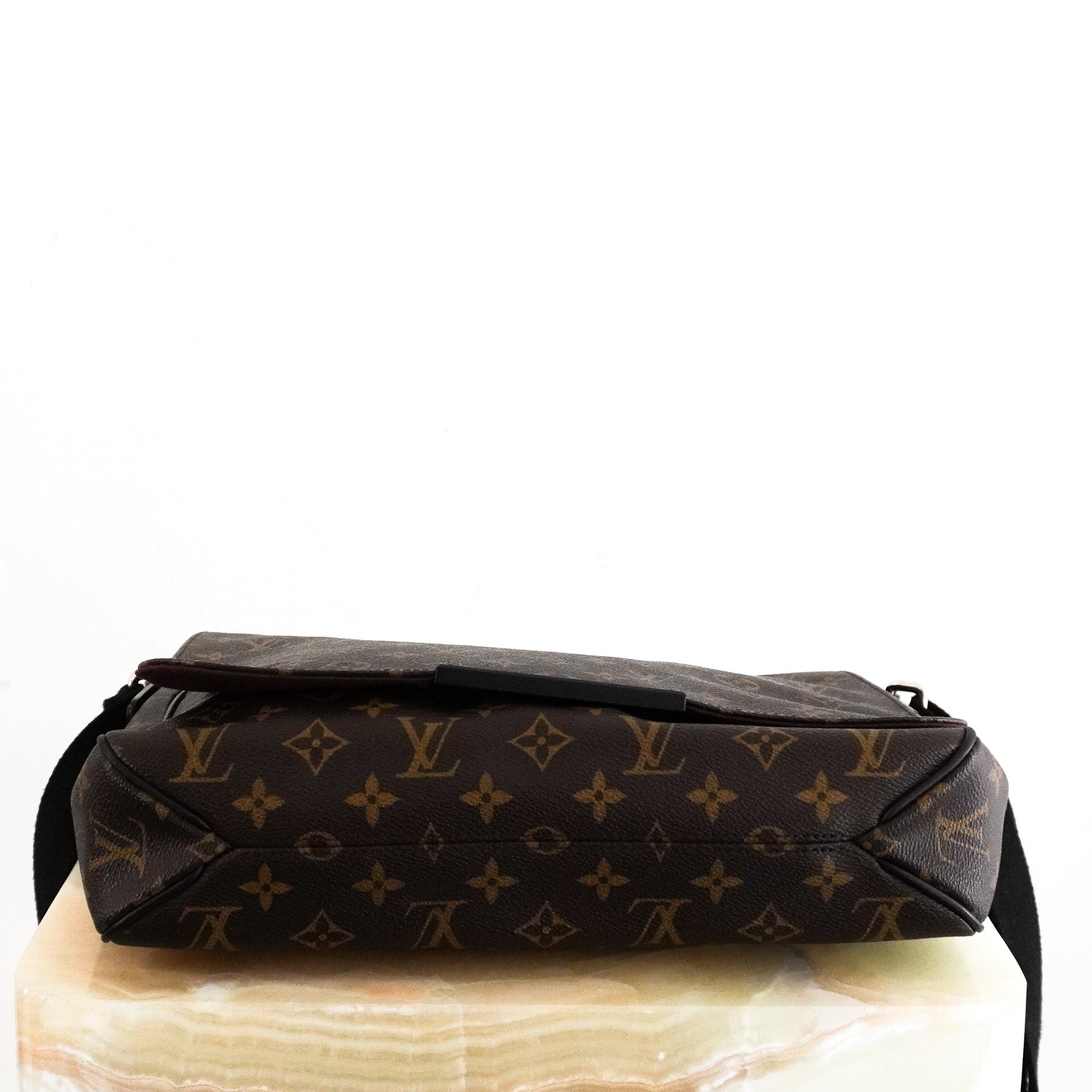 Louis Vuitton District MM Monogram Canvas Messenger Bag RRP £1760 | Authentic Preloved - Reloved Again