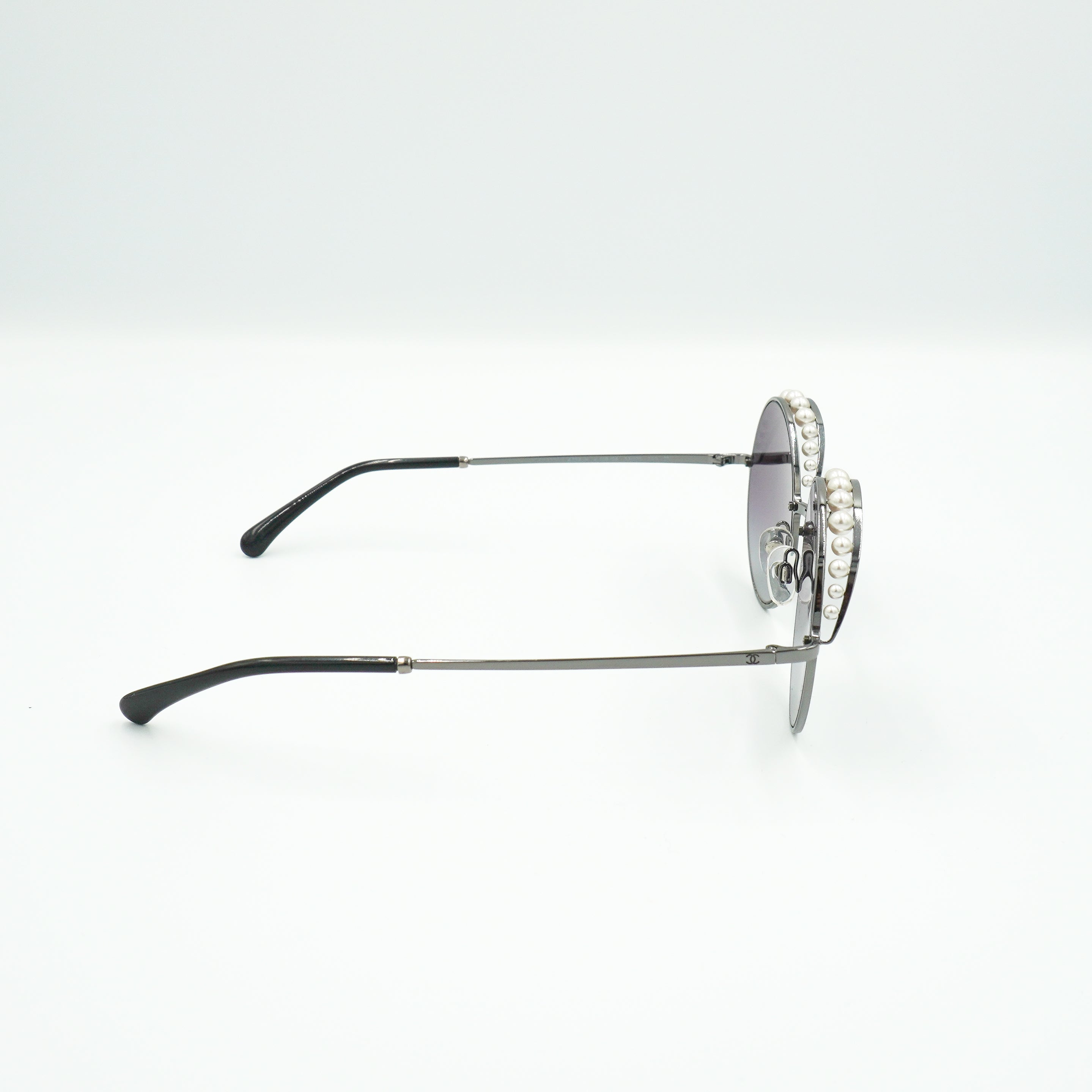Chanel Pearl-Embellished Round Sunglasses in Silver (RRP £530) | Authentic Preloved FINAL SALE