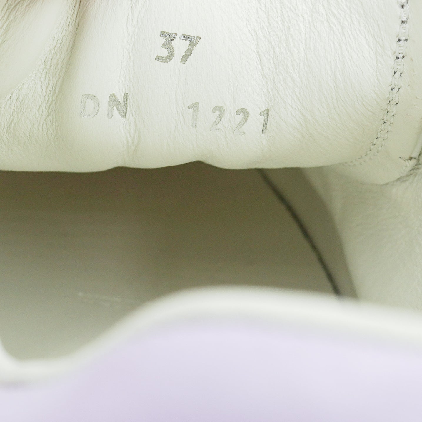 Givenchy City Sport Josh Smith Leather Sneakers in White and Lilac (RRP £500) | Authentic Preloved