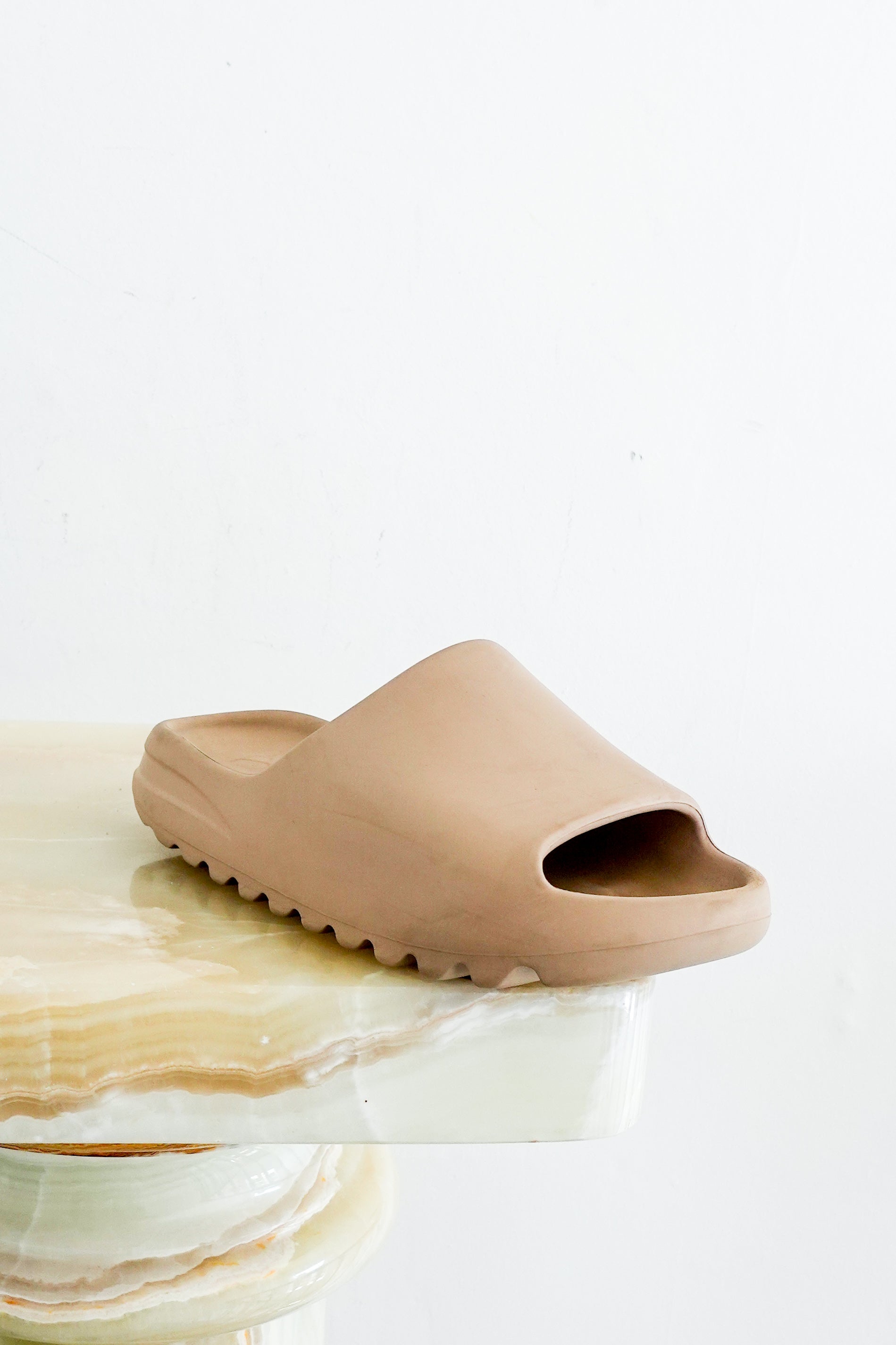 Yeezy slide in beige RRP £270