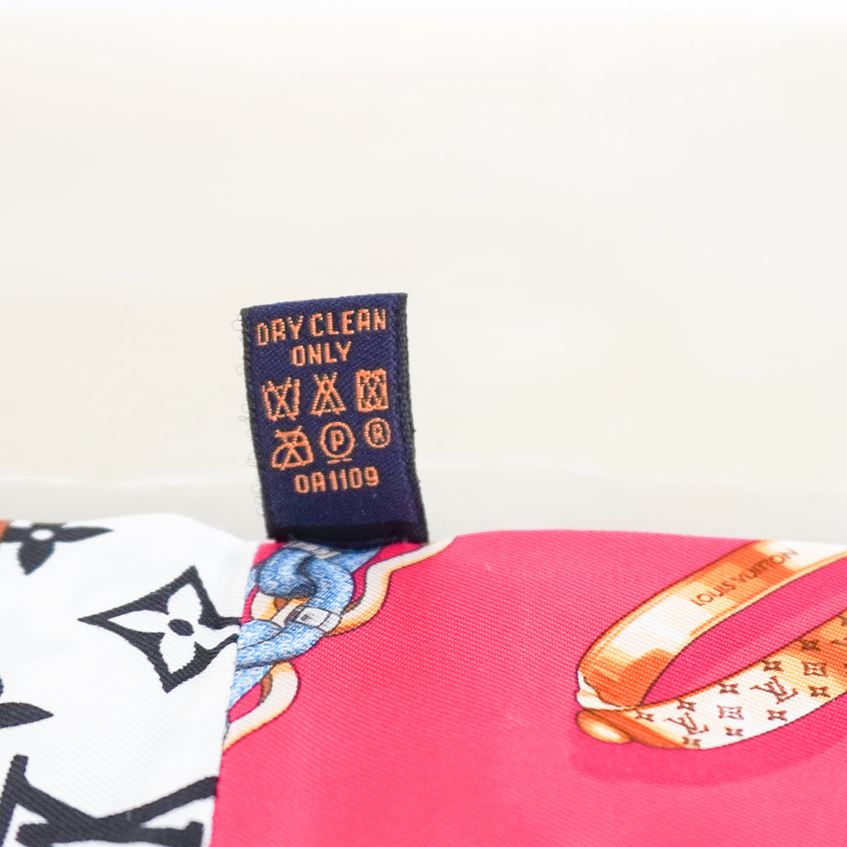 Louis Vuitton Pink Monogram Twilly Scarf (RRP £280  display picture 3