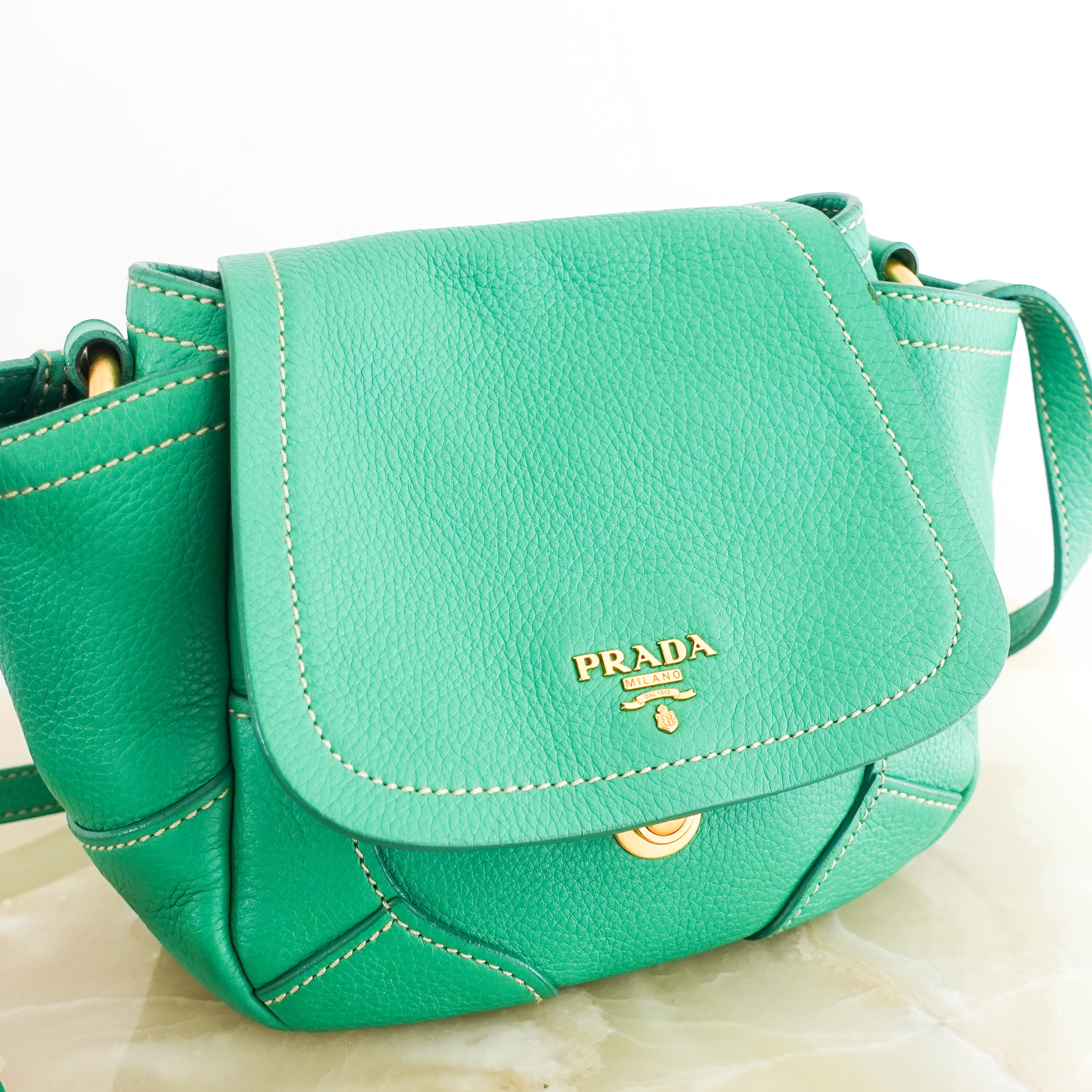 Green classic vitello danio crossbody