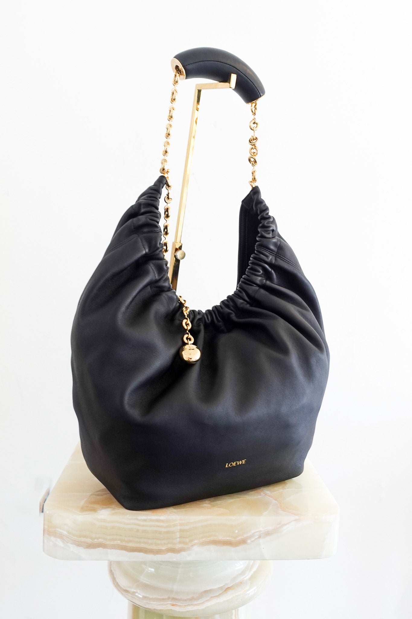 Squeeze Medium Chain-Embellished Gathered Leather Shoulder Bag RRP £3350